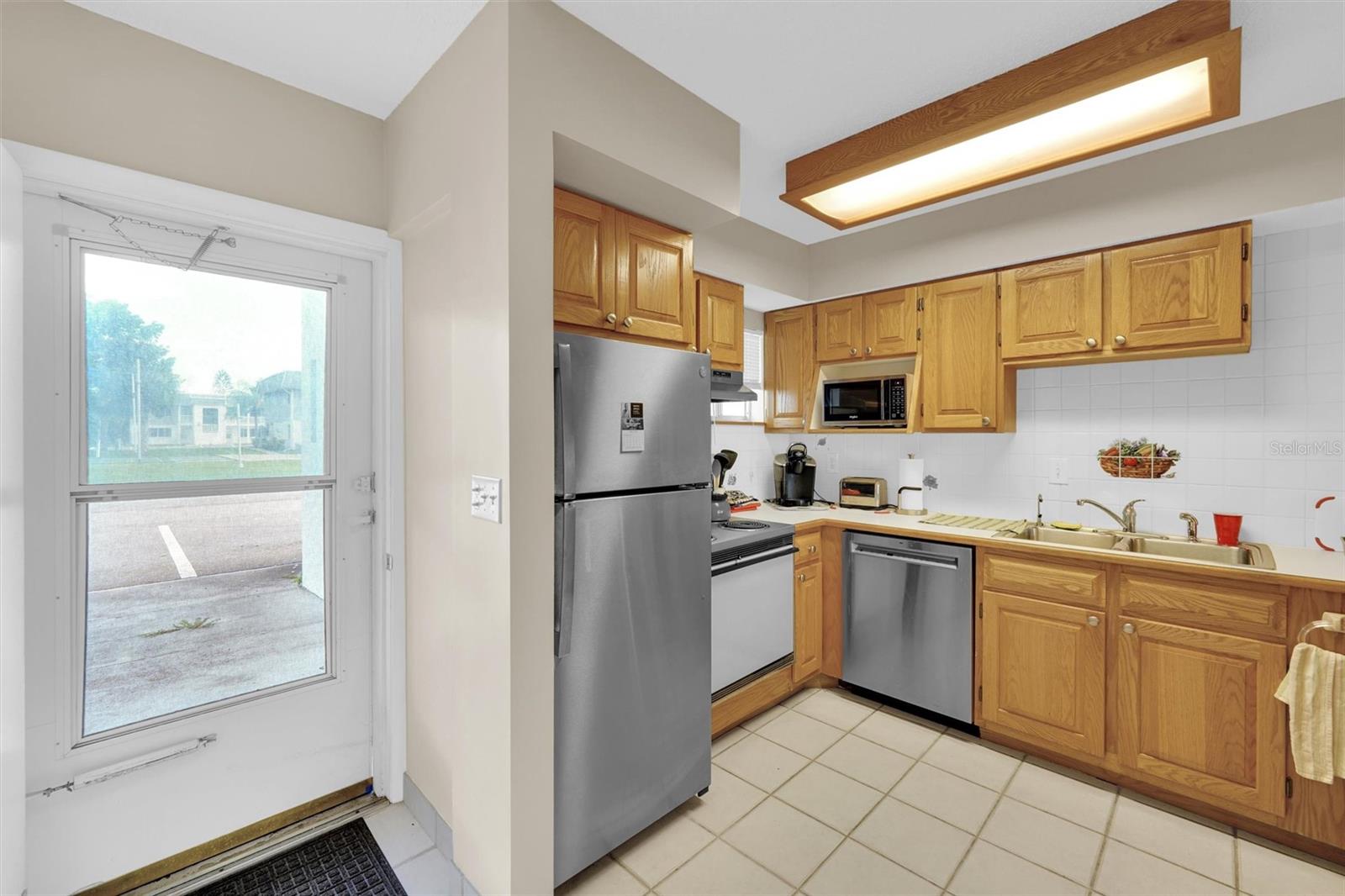 Image 7 of 32 For 22375 Edgewater Drive 114