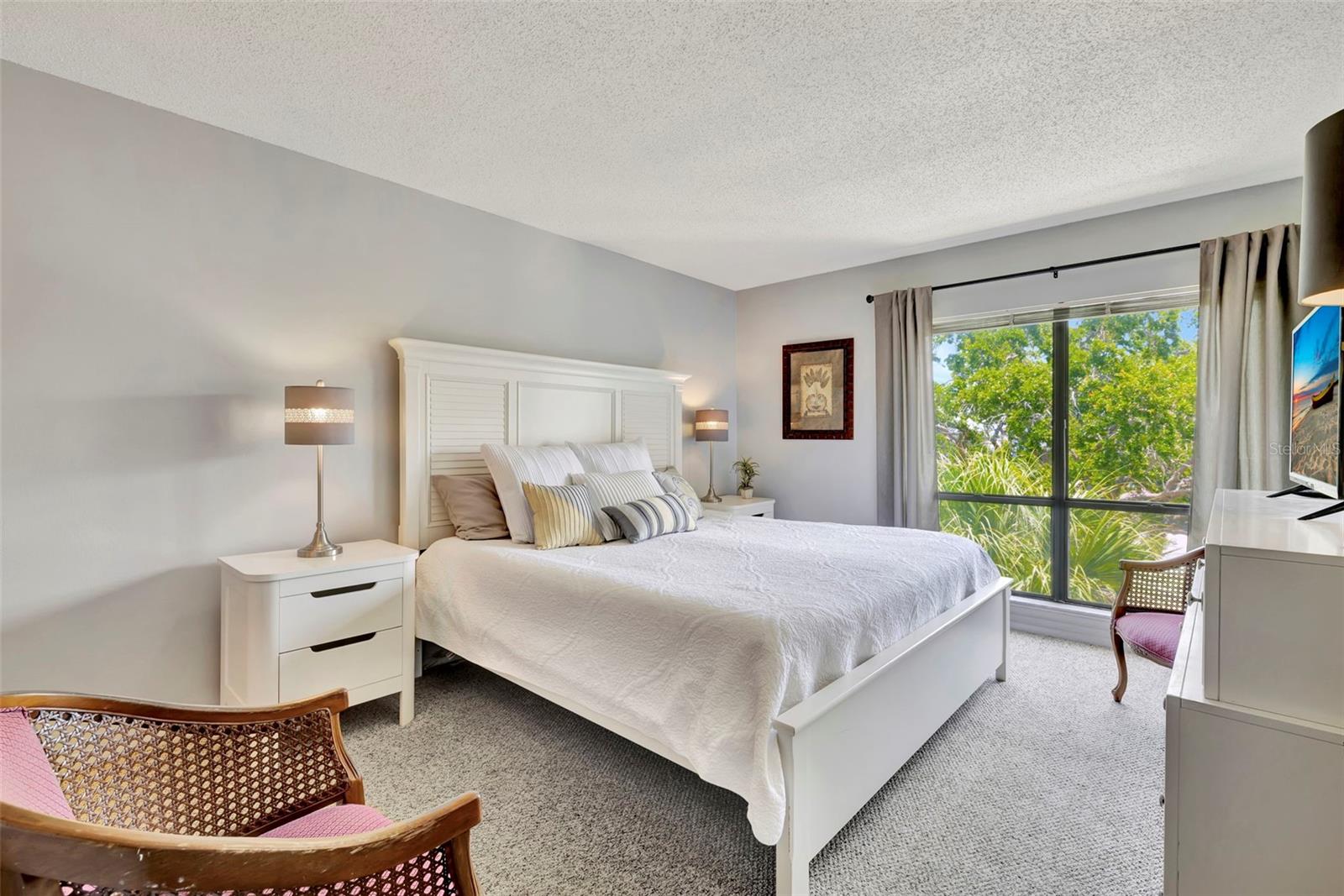 Image 12 of 44 For 6157 Midnight Pass Road E24