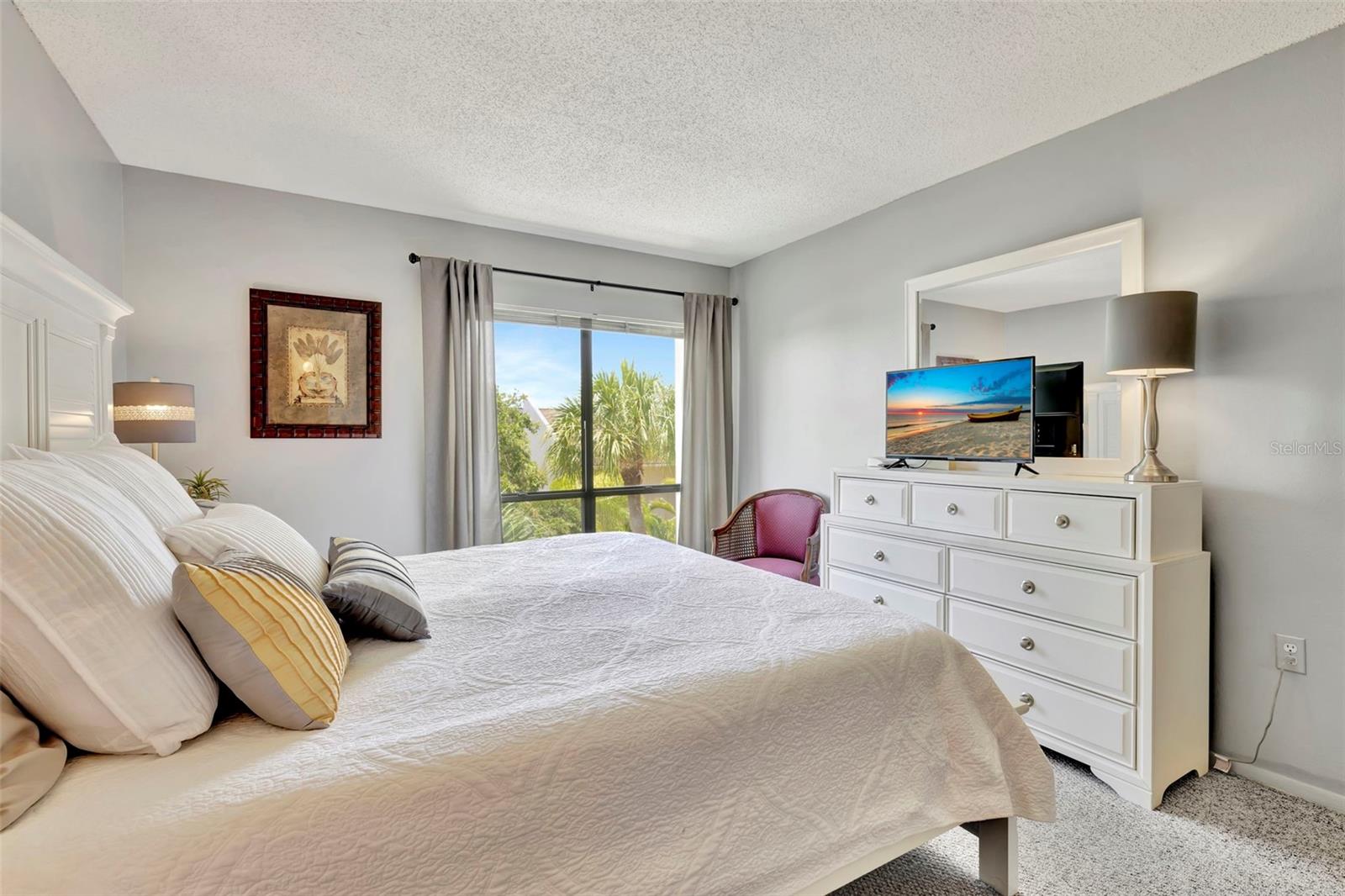 Image 13 of 44 For 6157 Midnight Pass Road E24