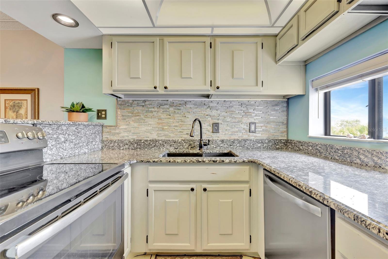 Image 21 of 44 For 6157 Midnight Pass Road E24