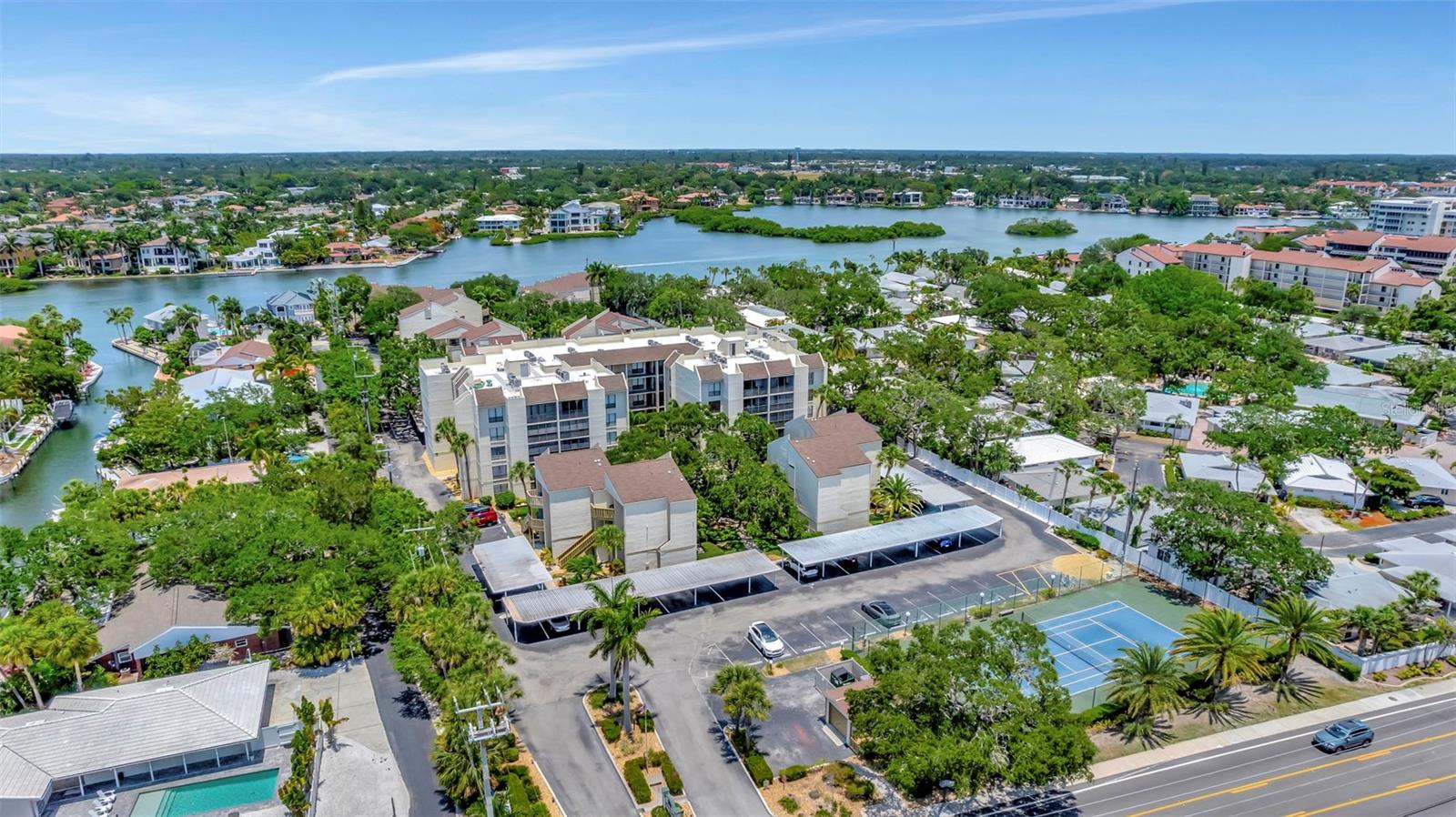 Image 36 of 44 For 6157 Midnight Pass Road E24