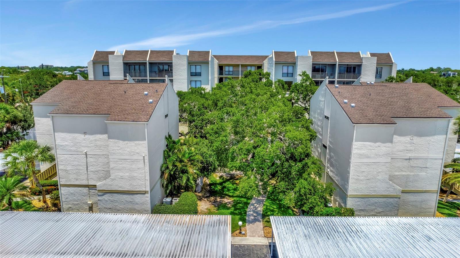 Image 37 of 44 For 6157 Midnight Pass Road E24