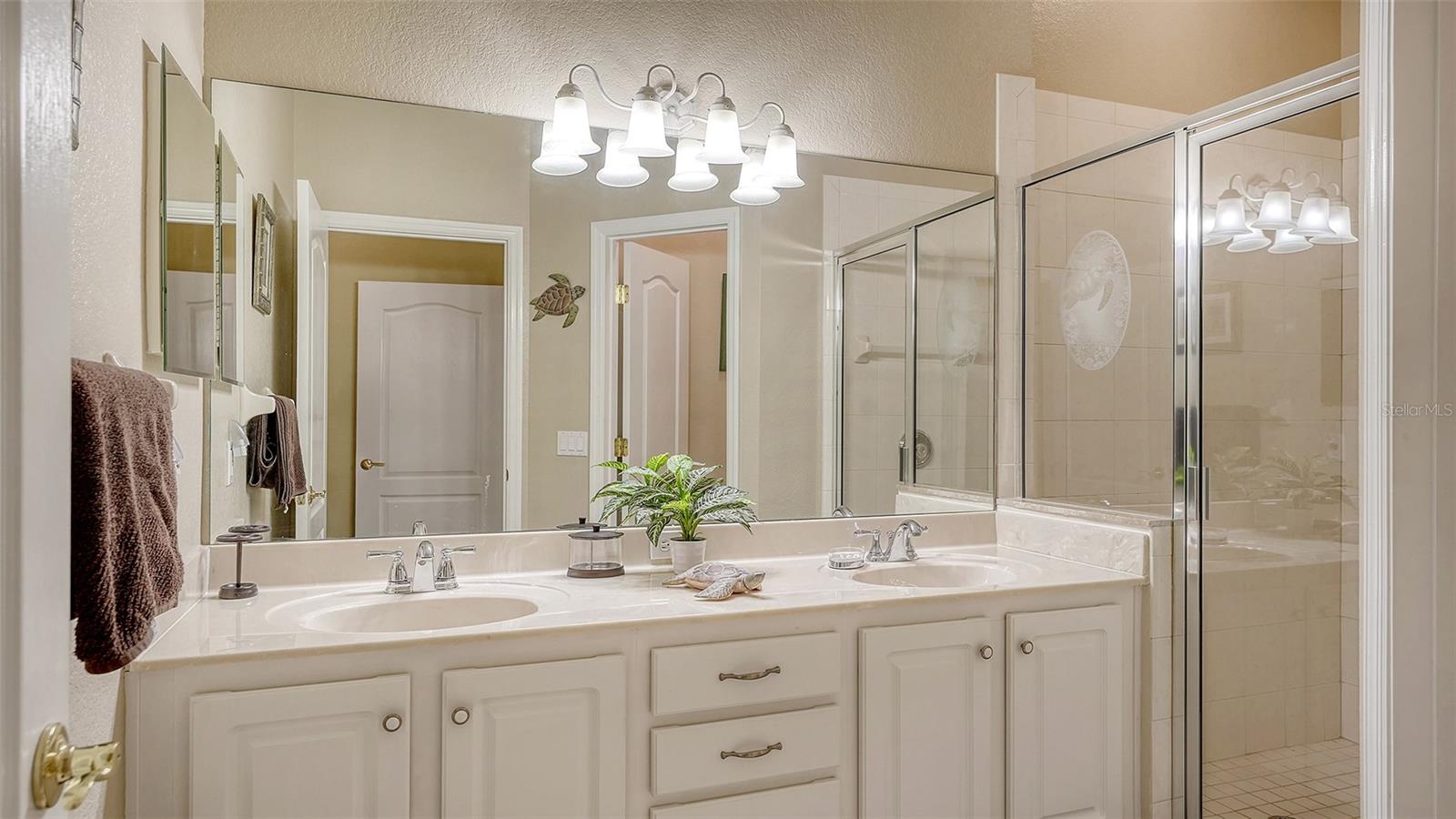 Image 27 of 49 For 804 Ravinia Circle 804