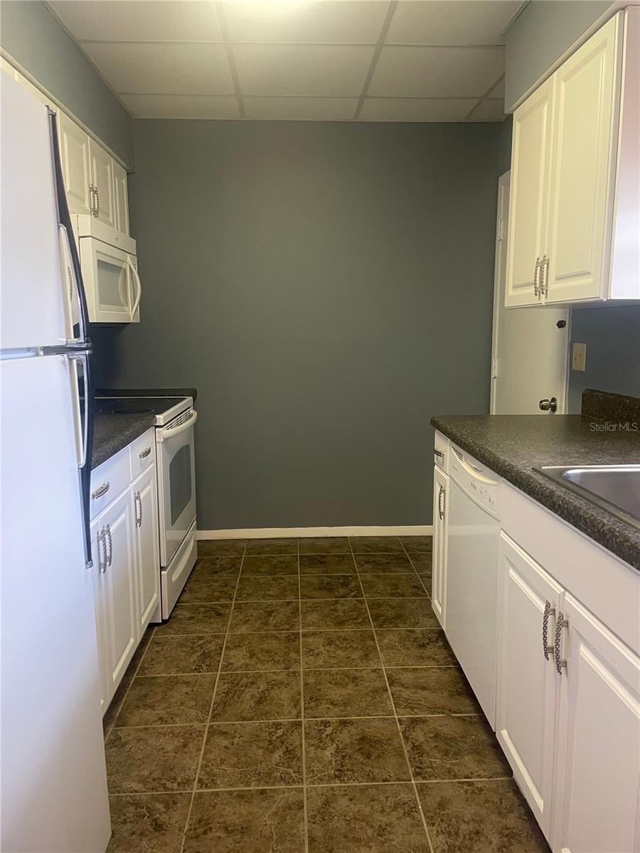 Image 4 of 21 For 3106 Harbor Boulevard 4b