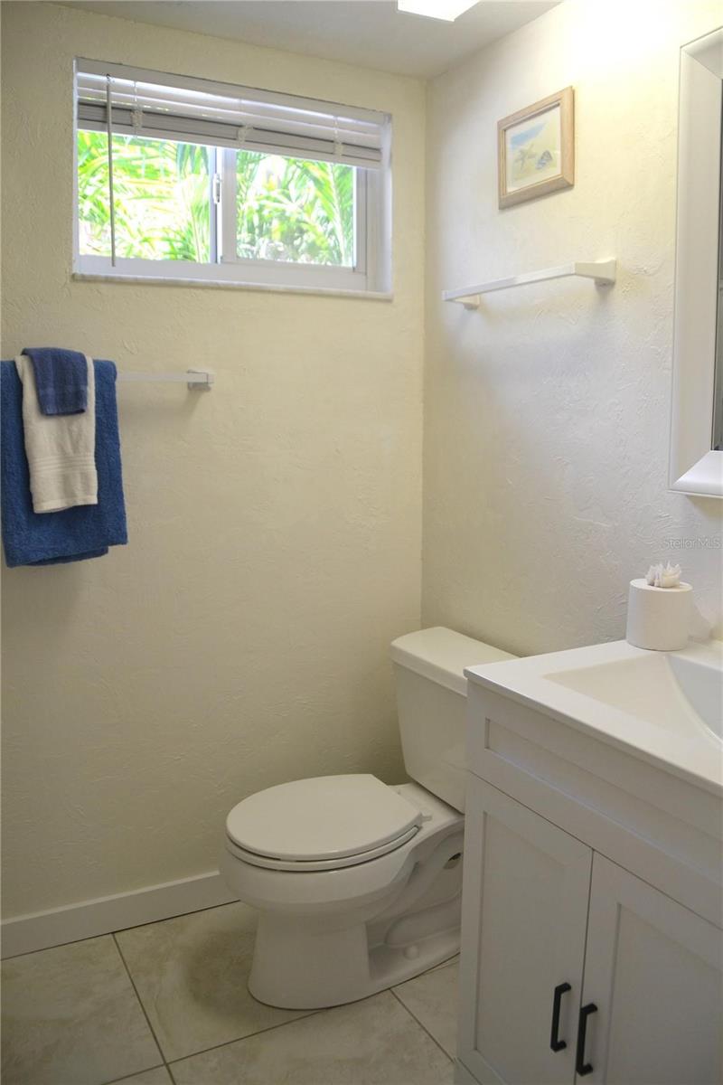 Image 11 of 30 For 1275 Tarpon Center Drive 107
