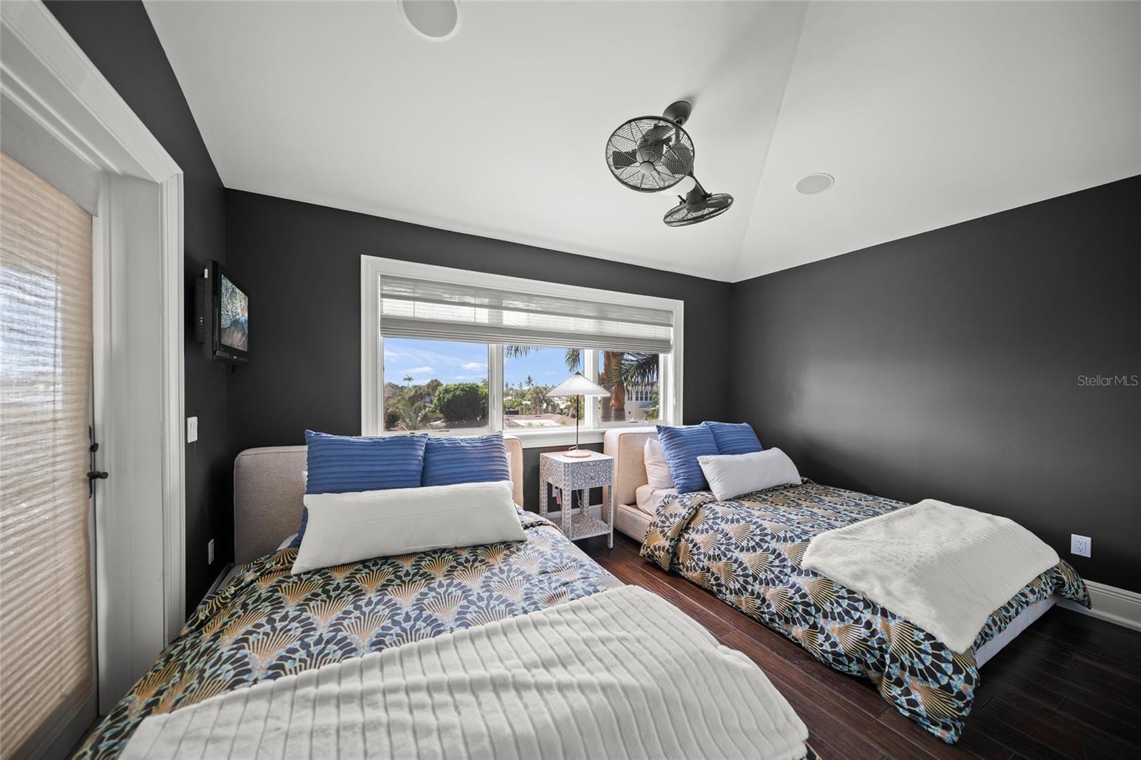 Image 32 of 60 For 525 72nd Street