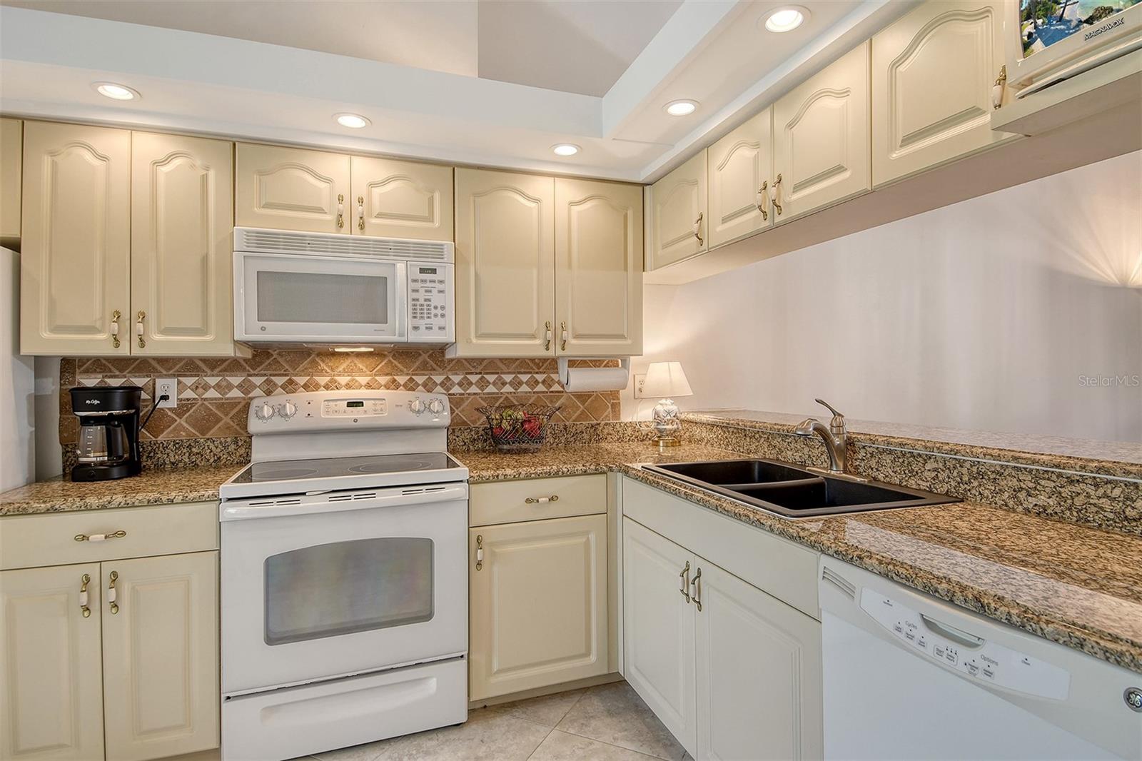 Image 22 of 59 For 5956 Clubside Drive 7651