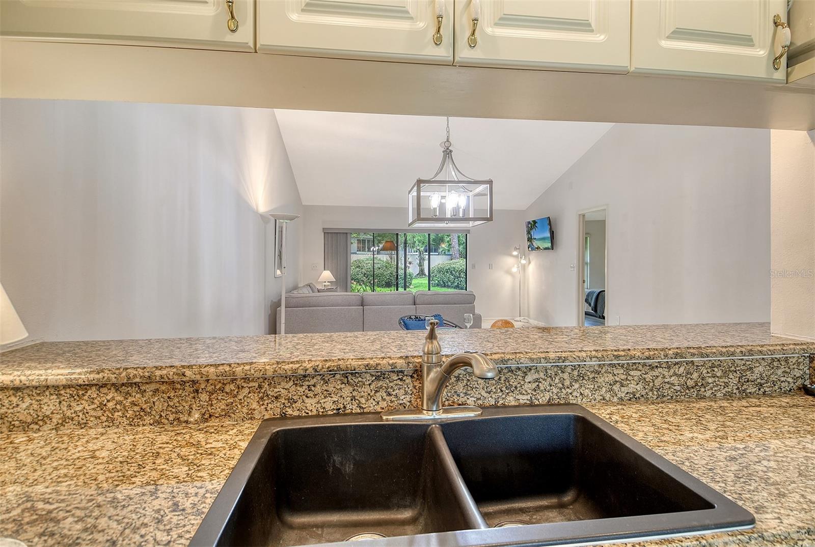 Image 25 of 59 For 5956 Clubside Drive 7651