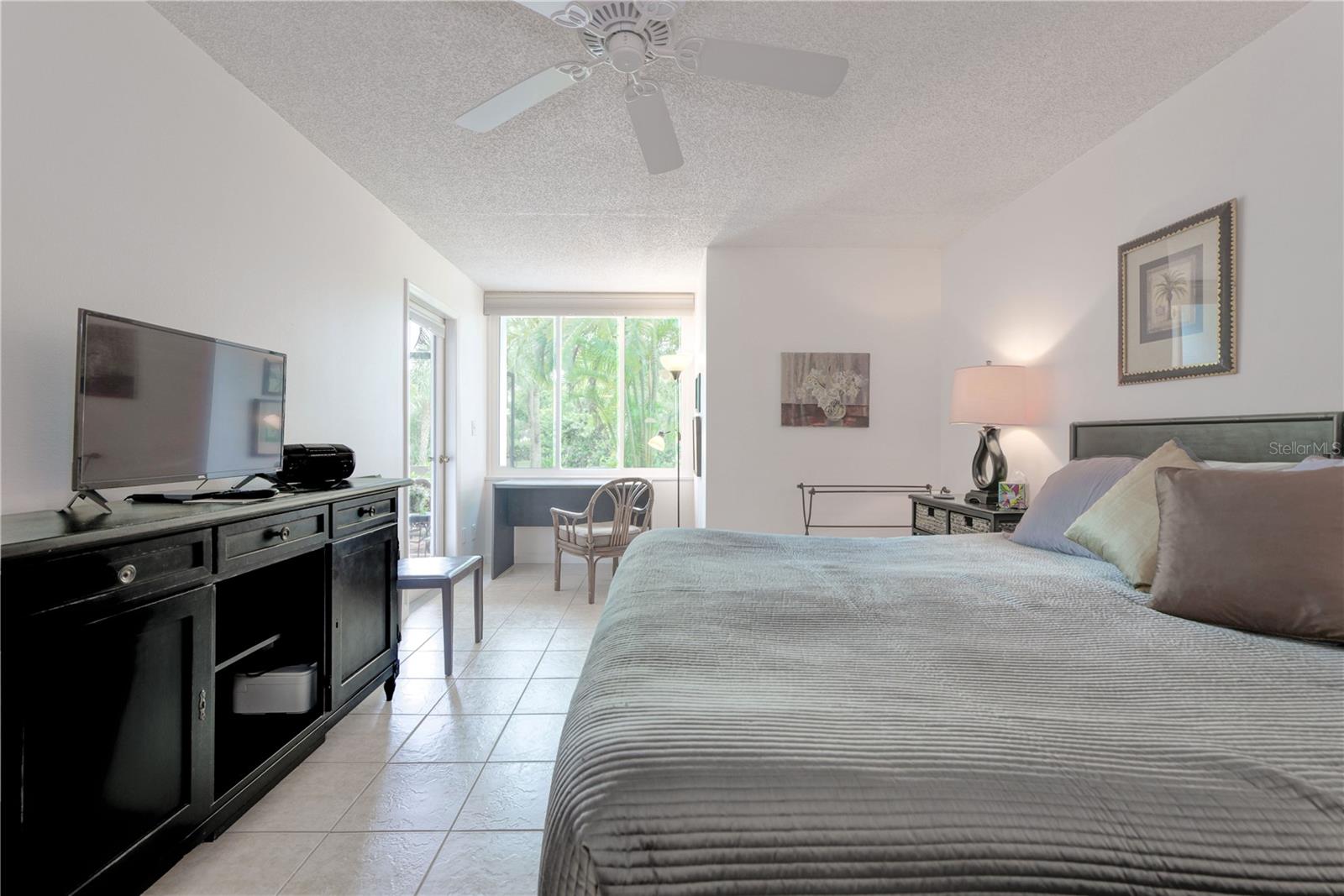 Image 22 of 35 For 842 Bayport Way 842
