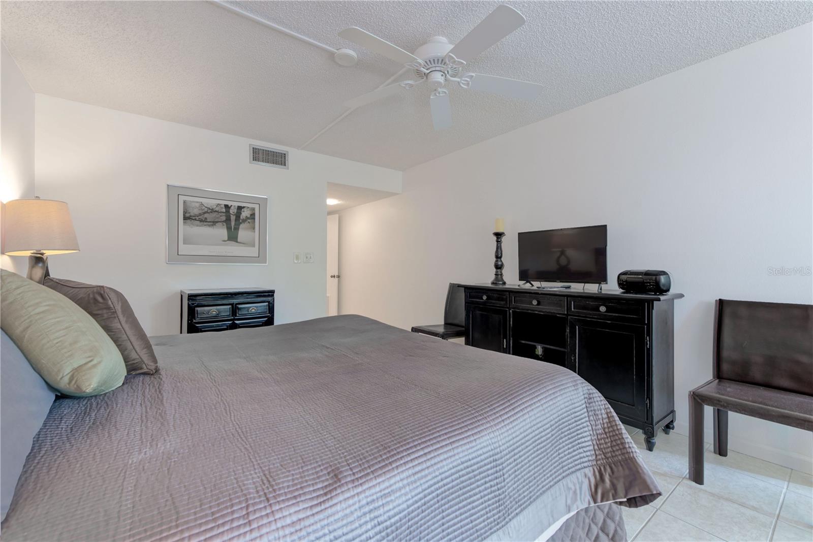 Image 24 of 35 For 842 Bayport Way 842