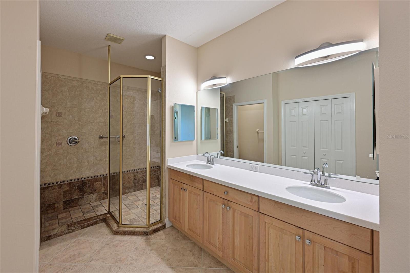 Image 12 of 46 For 9435 Discovery Terrace 202d