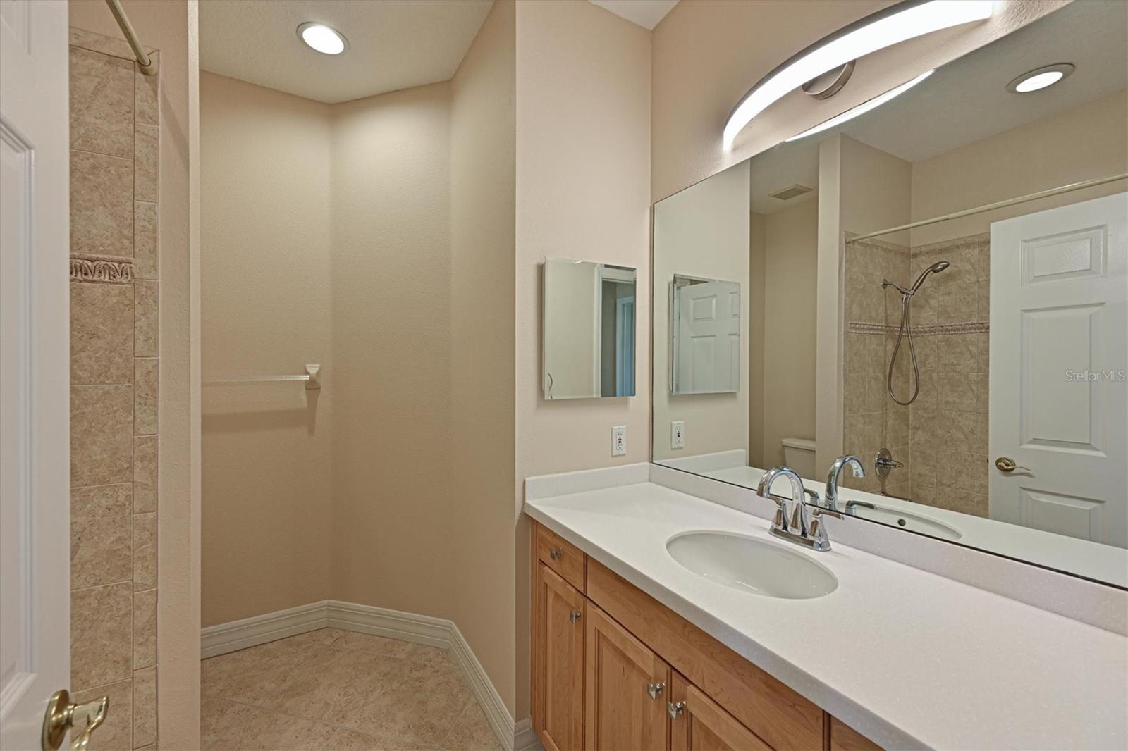 Image 25 of 46 For 9435 Discovery Terrace 202d