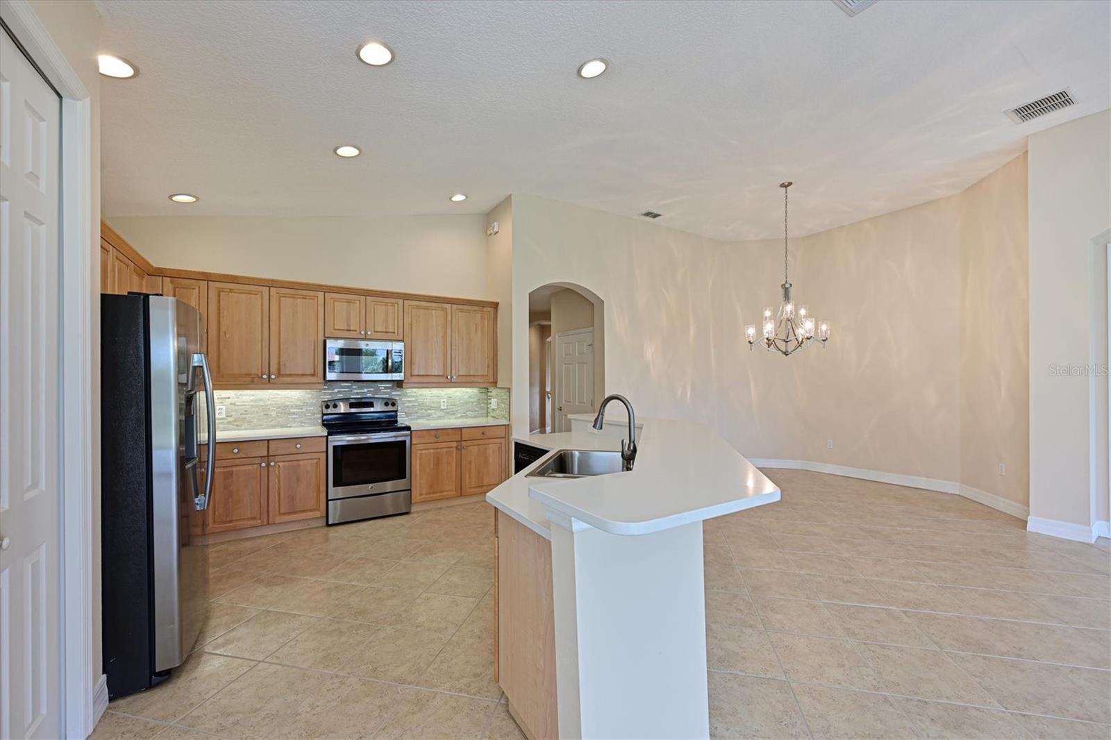 Image 8 of 46 For 9435 Discovery Terrace 202d