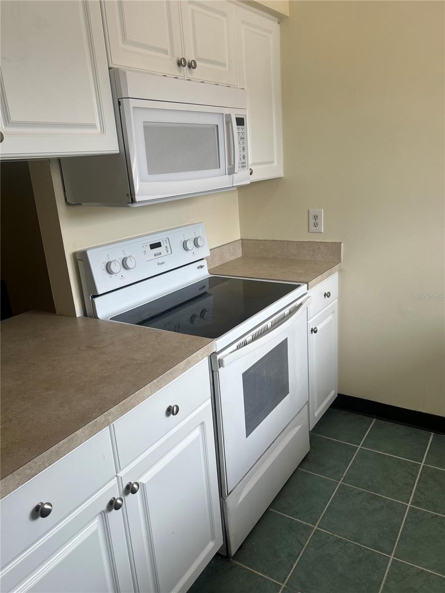 Image 11 of 13 For 2716 Hidden Lake Boulevard C