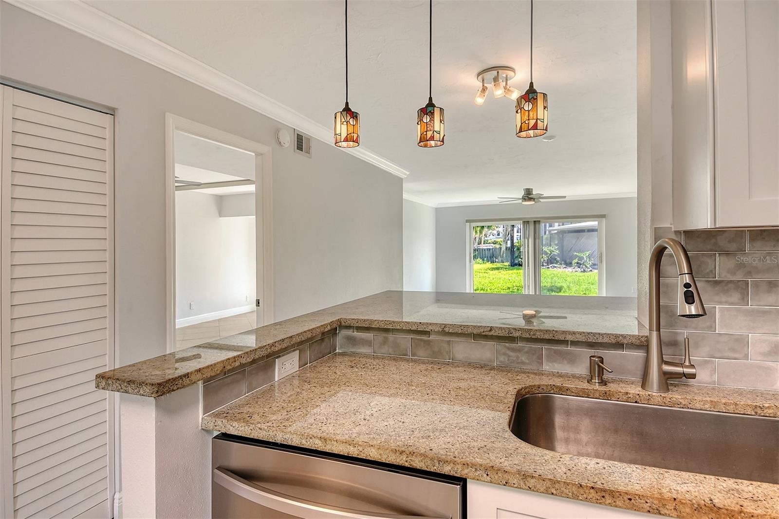 Image 10 of 48 For 5260 Gulf Of Mexico Drive 401
