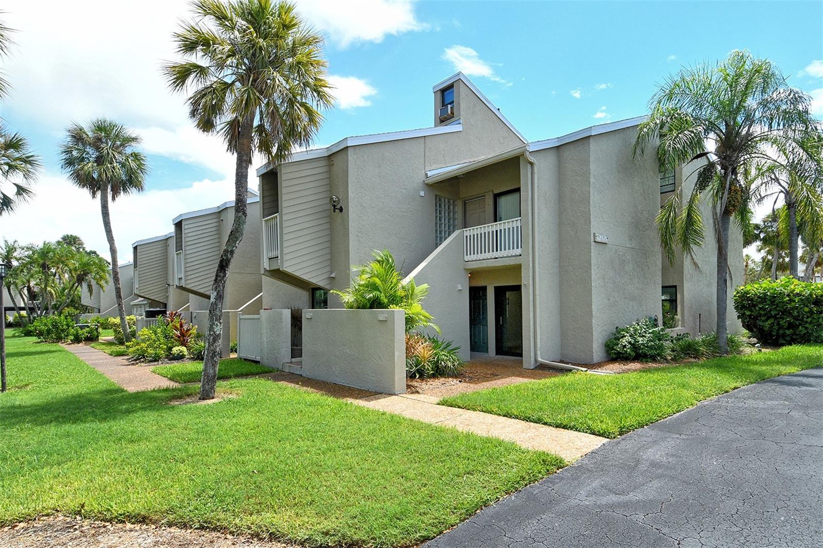 Image 3 of 48 For 5260 Gulf Of Mexico Drive 401