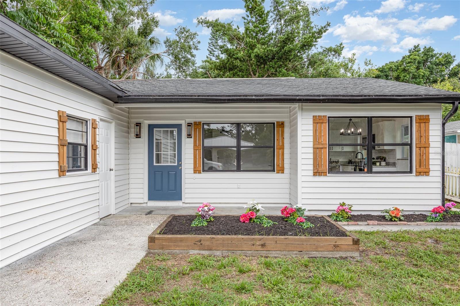 Image 2 of 20 For 2916 Hawthorne Street