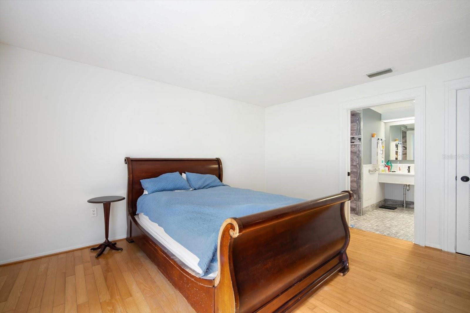 Image 11 of 30 For 115 29th Street Nw