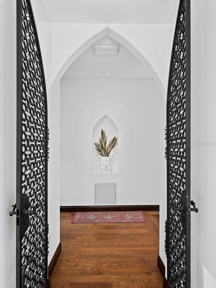 Image 38 of 77 For 749 Penfield Street