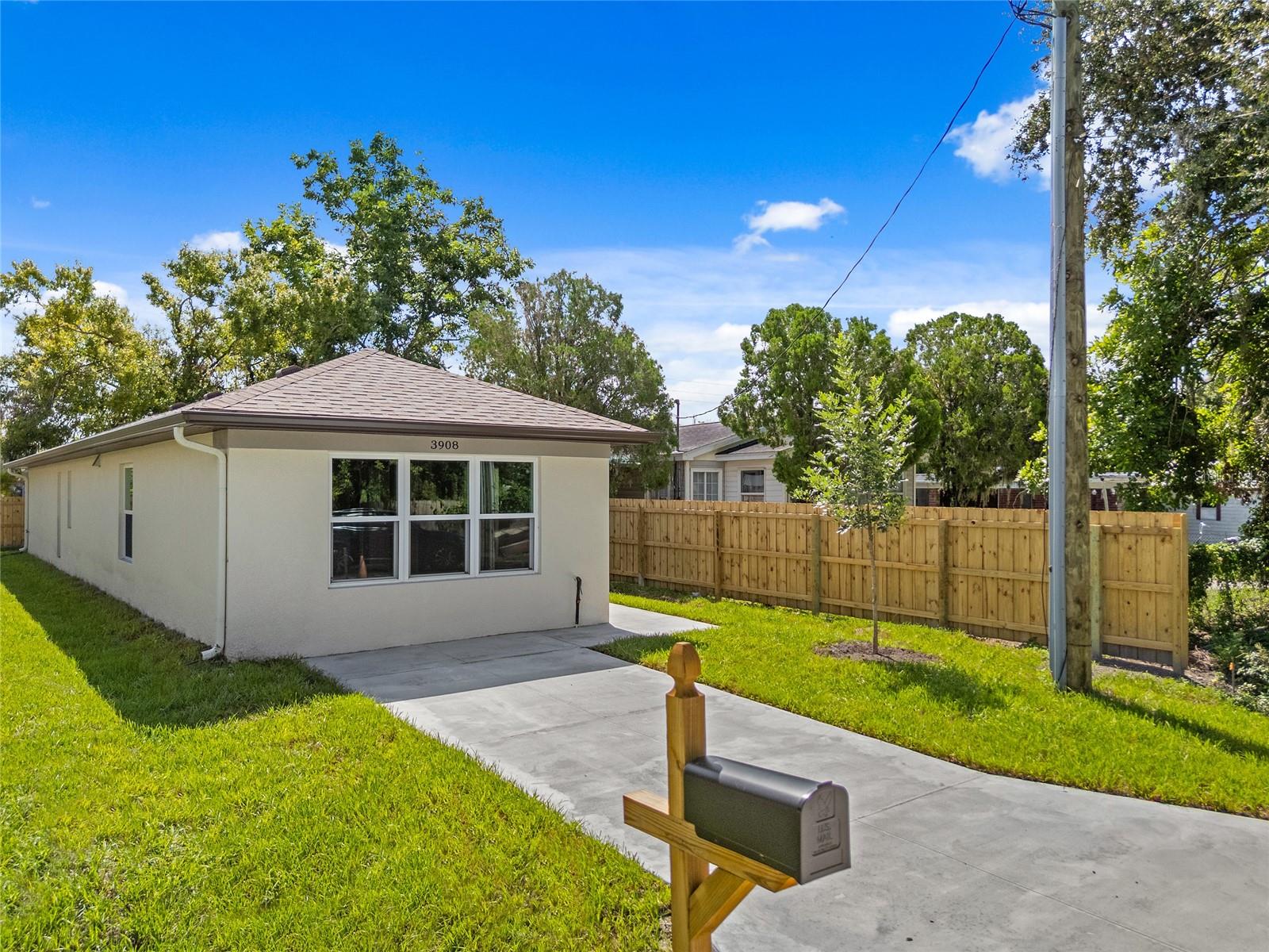 Image 4 of 35 For 3908 Walnut Avenue