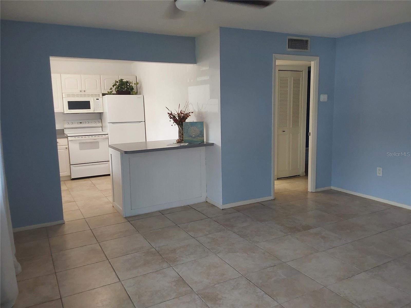 Image 3 of 31 For 4210 Ironwood Circle 107j