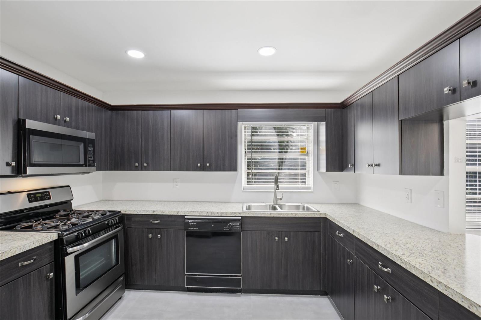 Image 8 of 28 For 4773 Village Gardens Drive 97