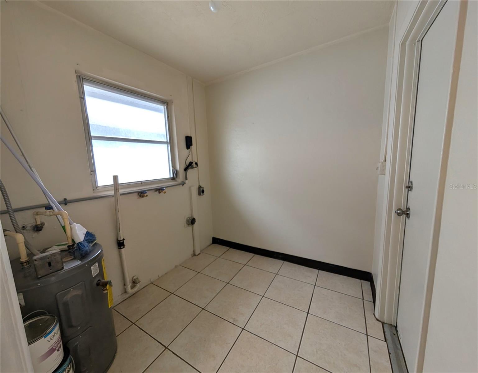 Image 2 of 9 For 2129 Couver Drive
