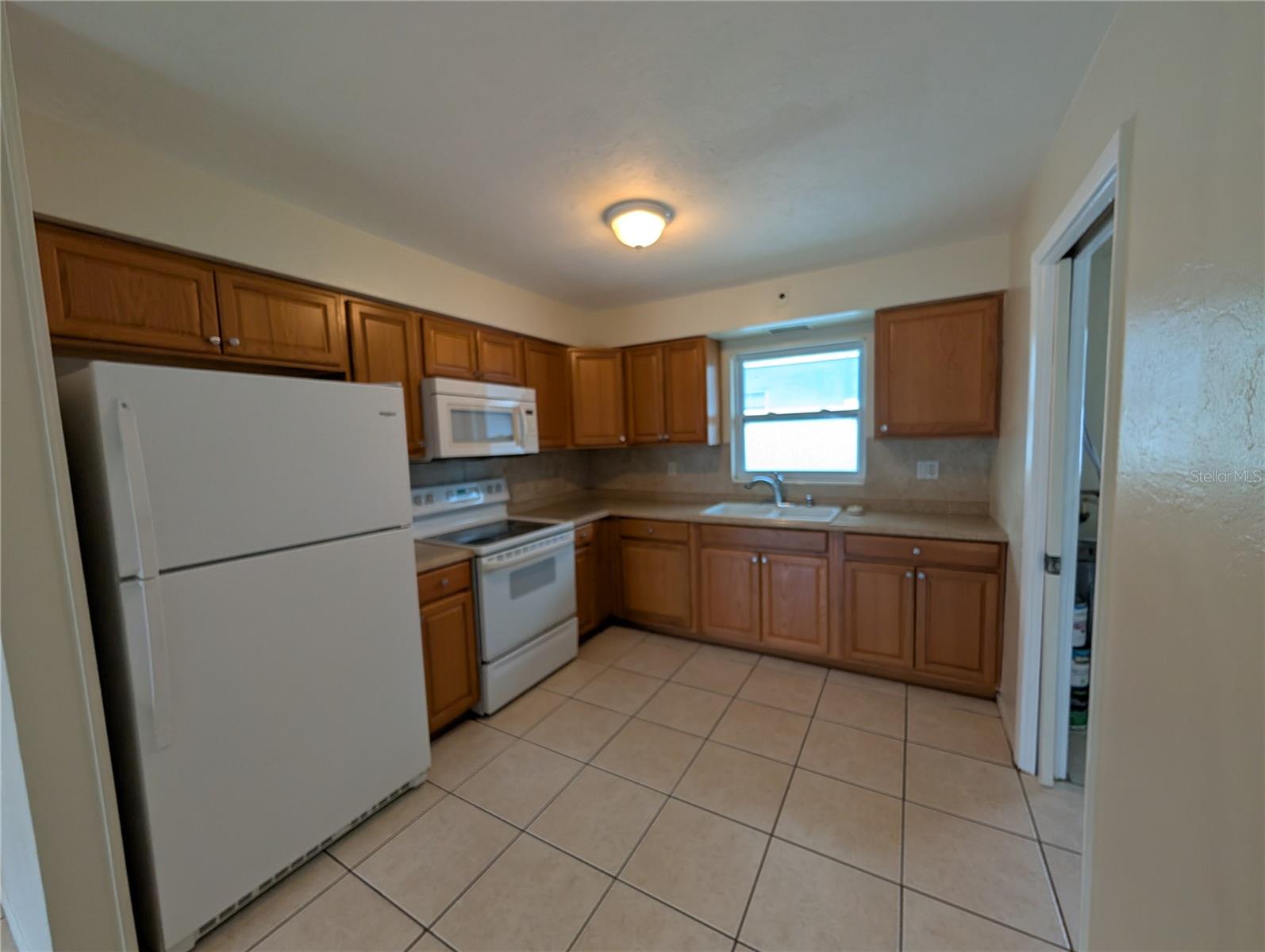 Image 3 of 9 For 2129 Couver Drive