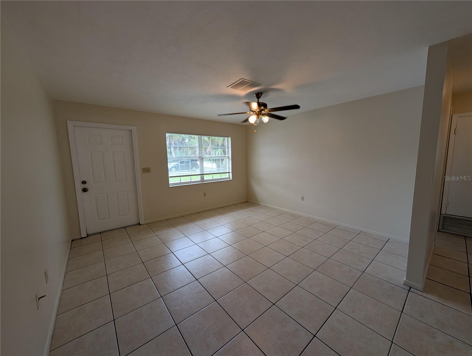 Image 4 of 9 For 2129 Couver Drive