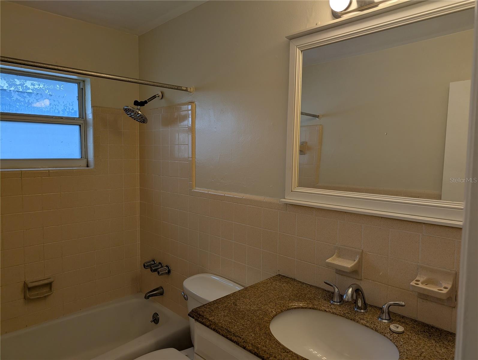 Image 5 of 9 For 2129 Couver Drive