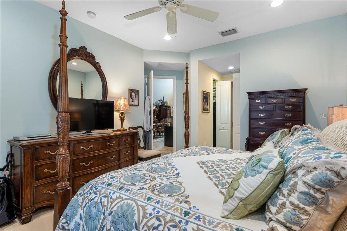 Image 36 of 64 For 6108 27th Street E