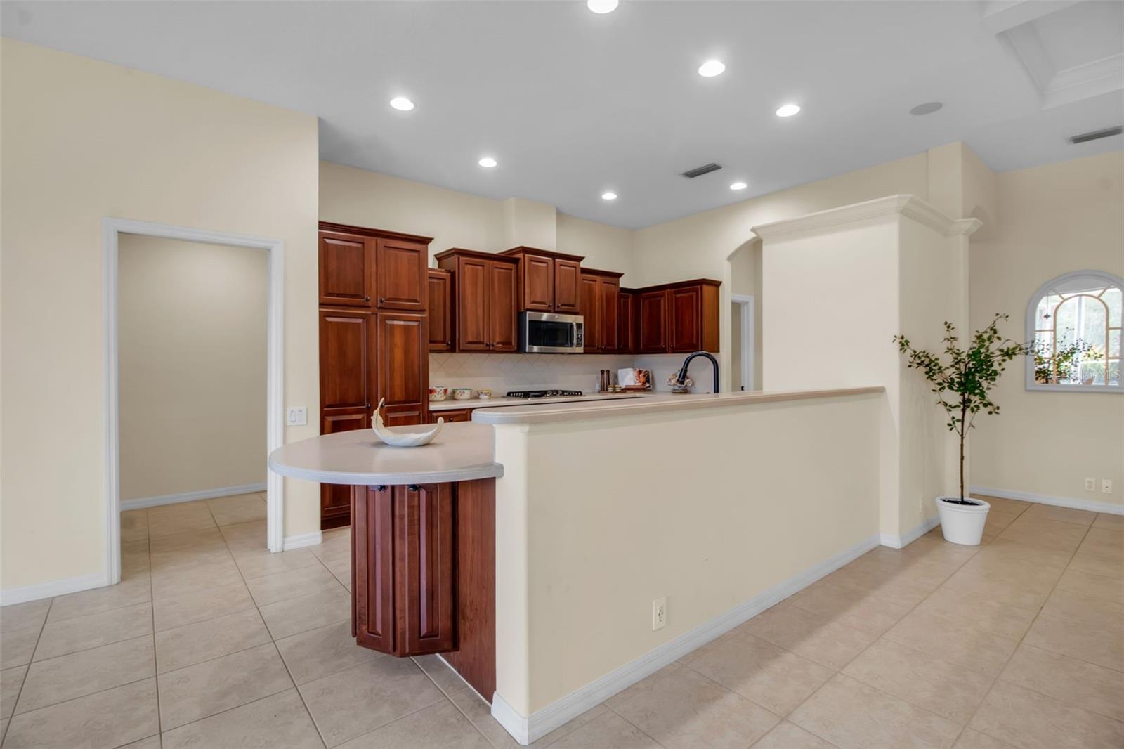 Image 17 of 34 For 6586 Waters Edge Way