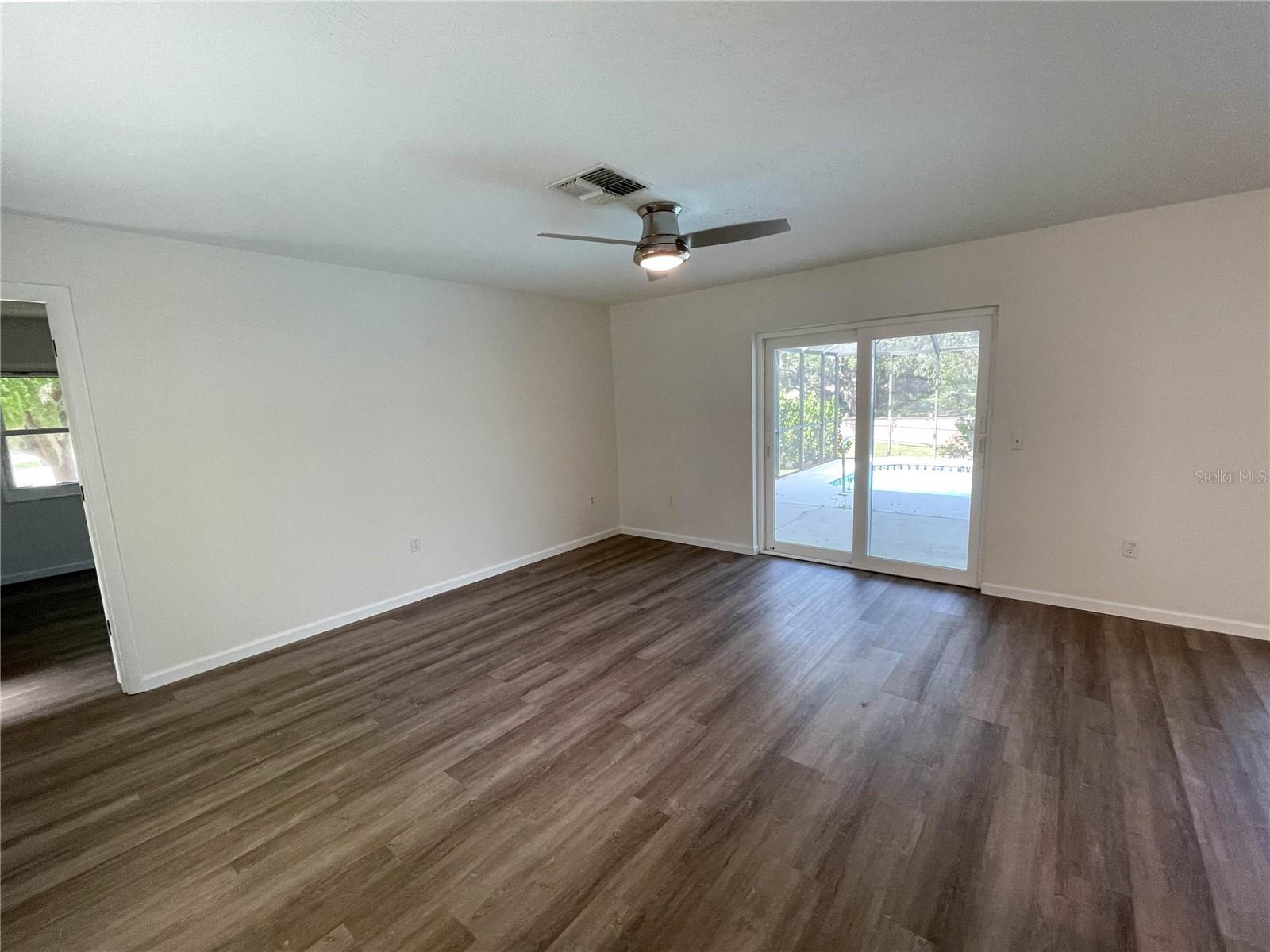 Image 8 of 16 For 2547 Wood Oak Drive