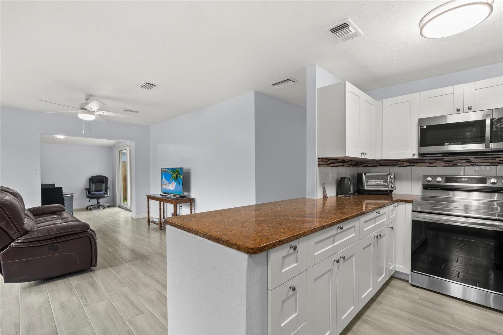 Image 6 of 26 For 2035 Vinson Avenue