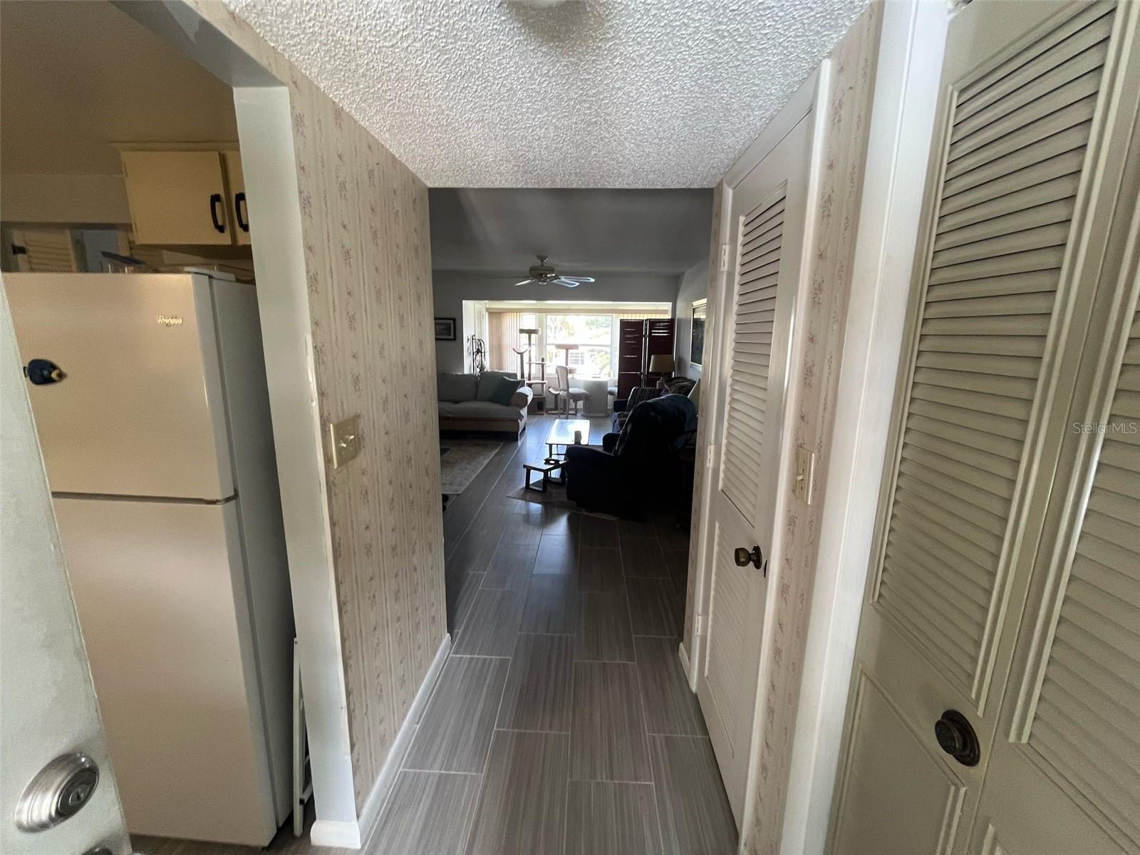 Image 3 of 6 For 4515 Marine Parkway 206