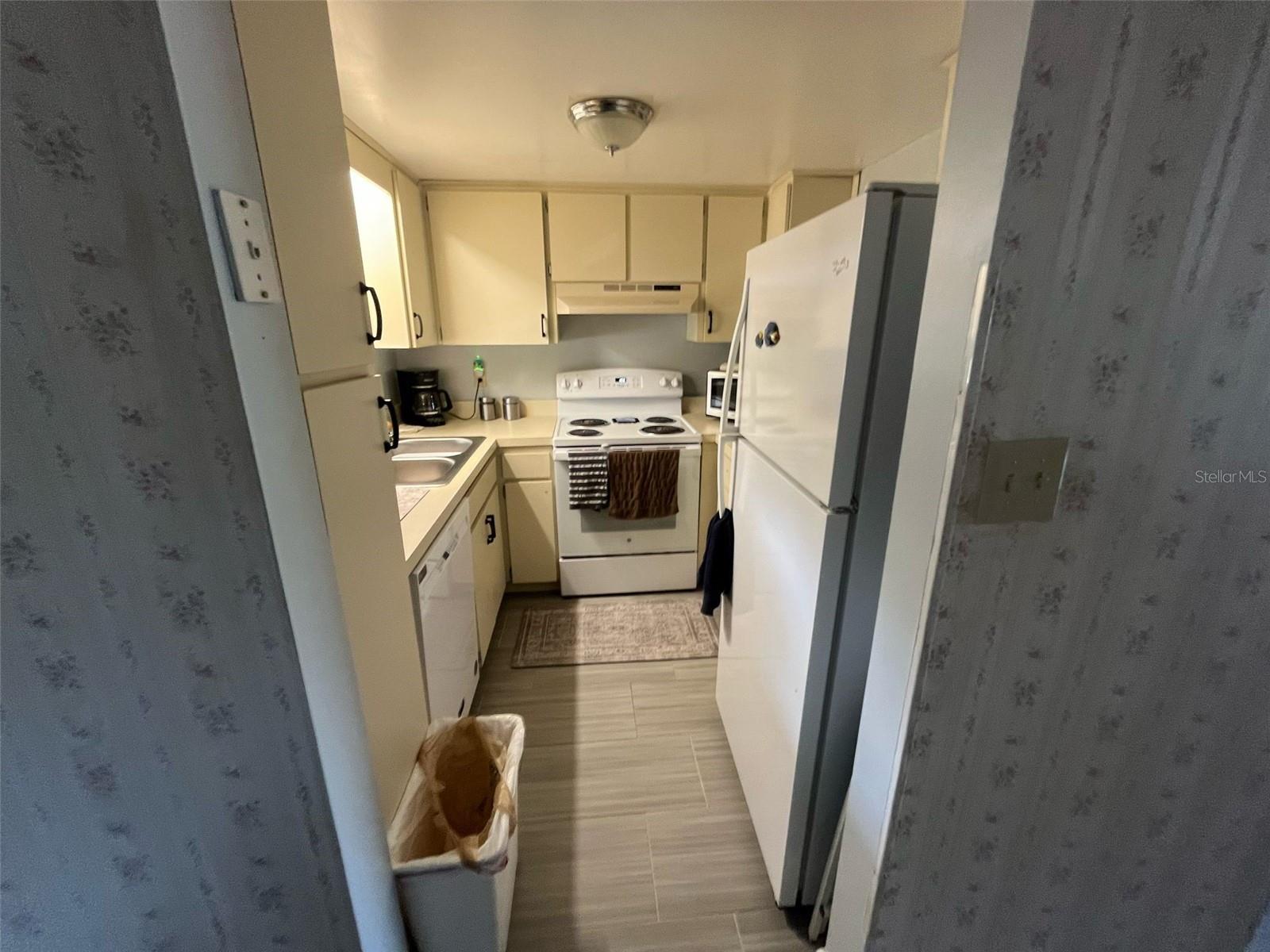 Image 4 of 6 For 4515 Marine Parkway 206