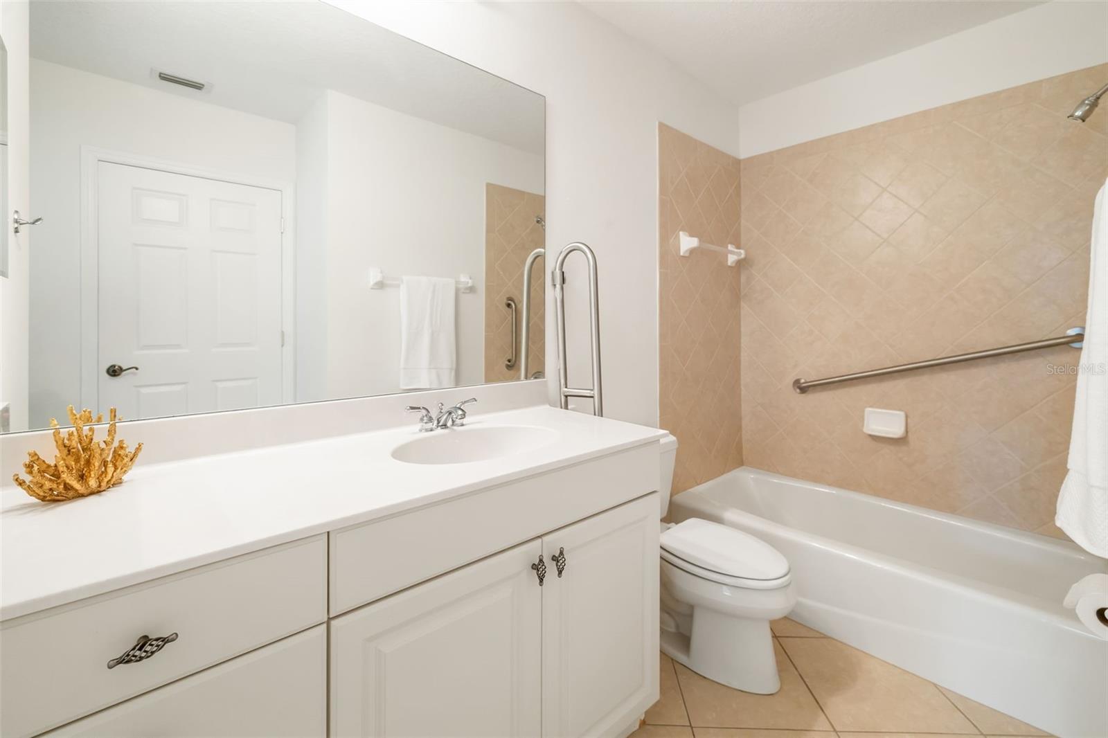 Image 32 of 77 For 5609 Key Largo Court A05