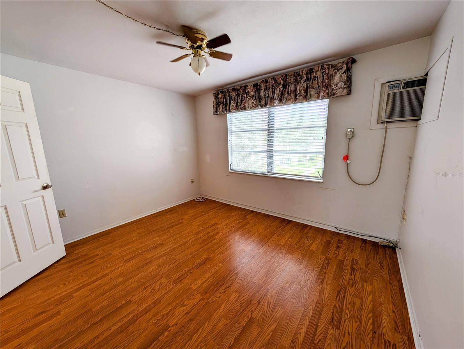 Image 11 of 28 For 5908 17th Street W C-36