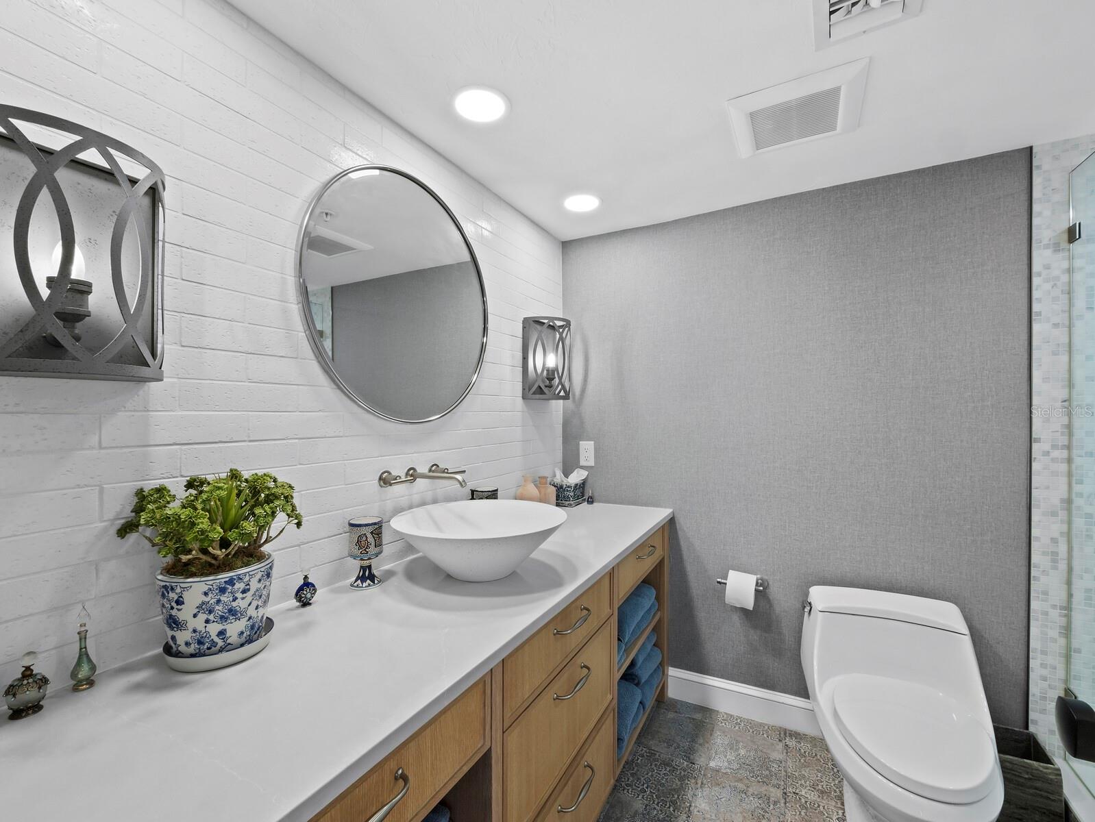 Image 30 of 75 For 1511 Gulf Of Mexico Drive 302