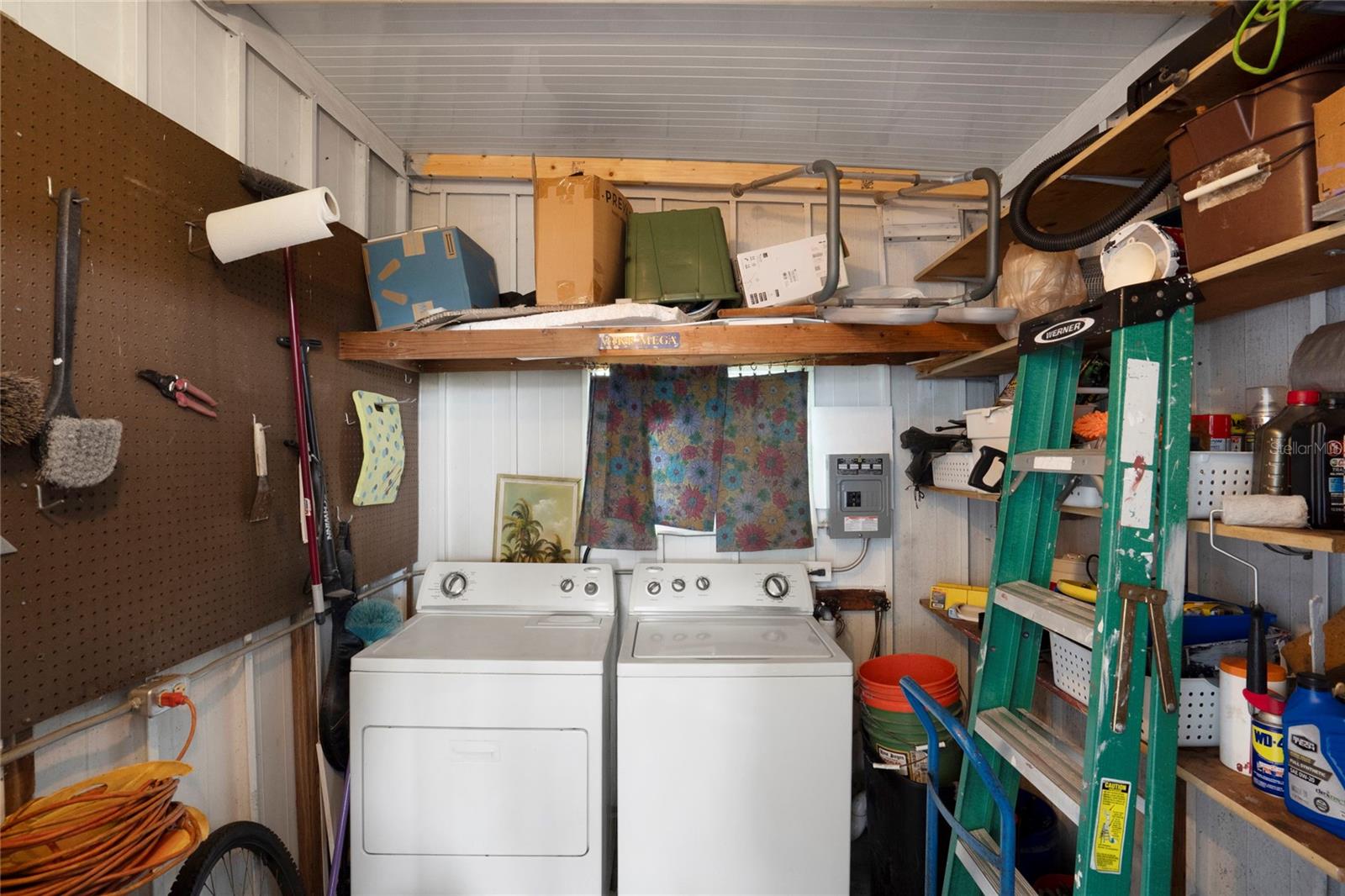 Image 13 of 42 For 206 Oakwood Boulevard W