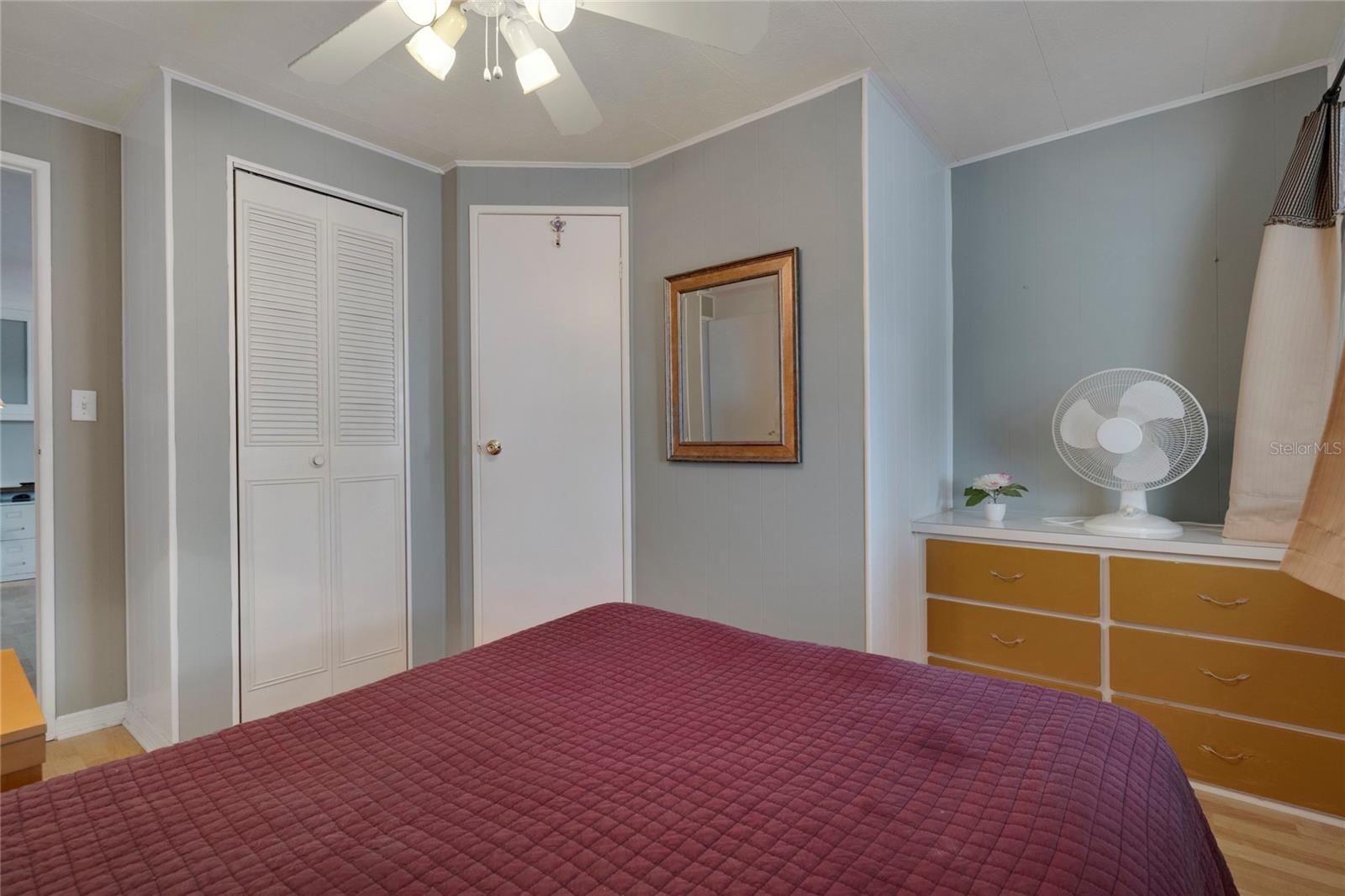 Image 27 of 42 For 206 Oakwood Boulevard W