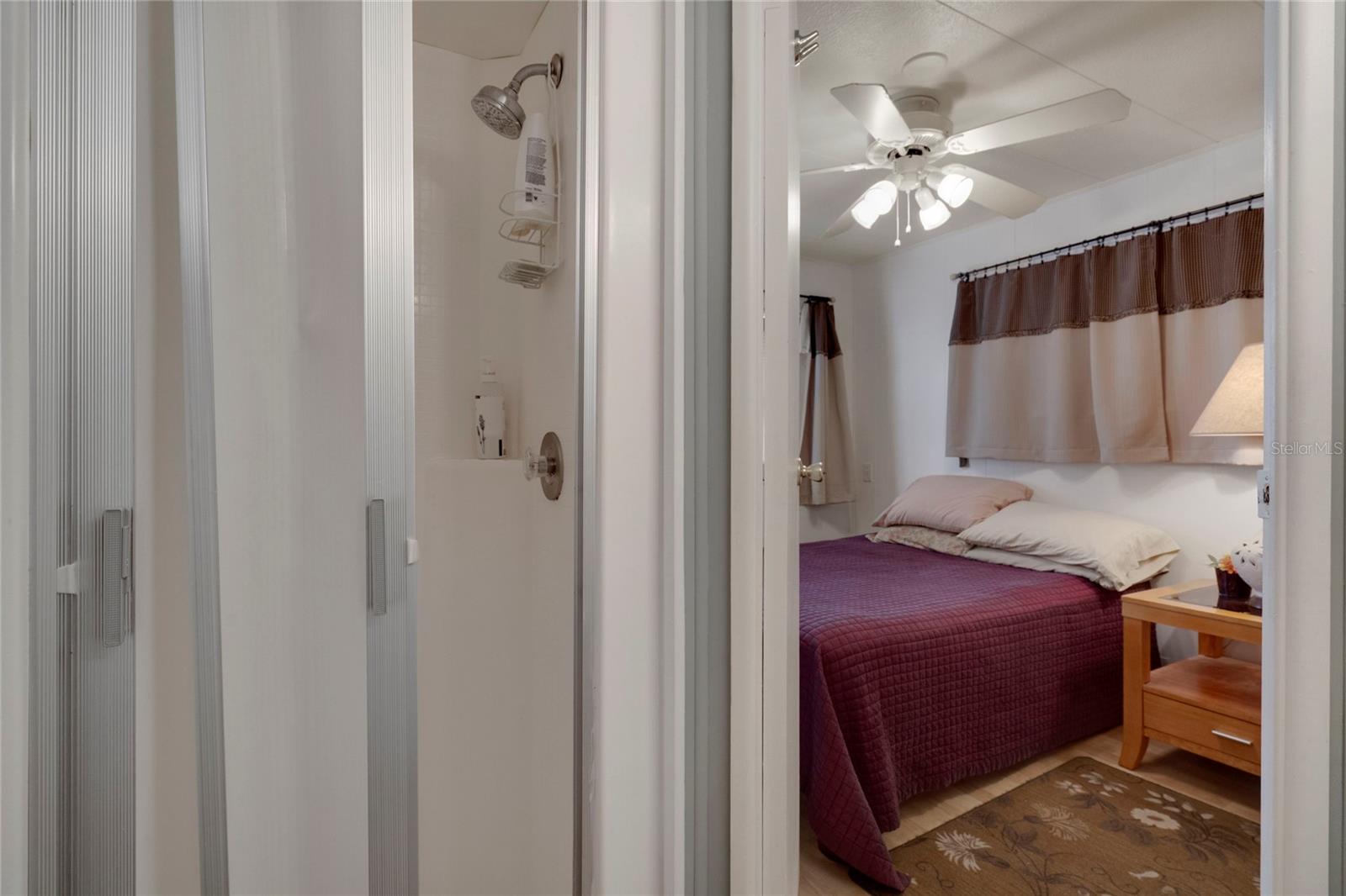 Image 28 of 42 For 206 Oakwood Boulevard W