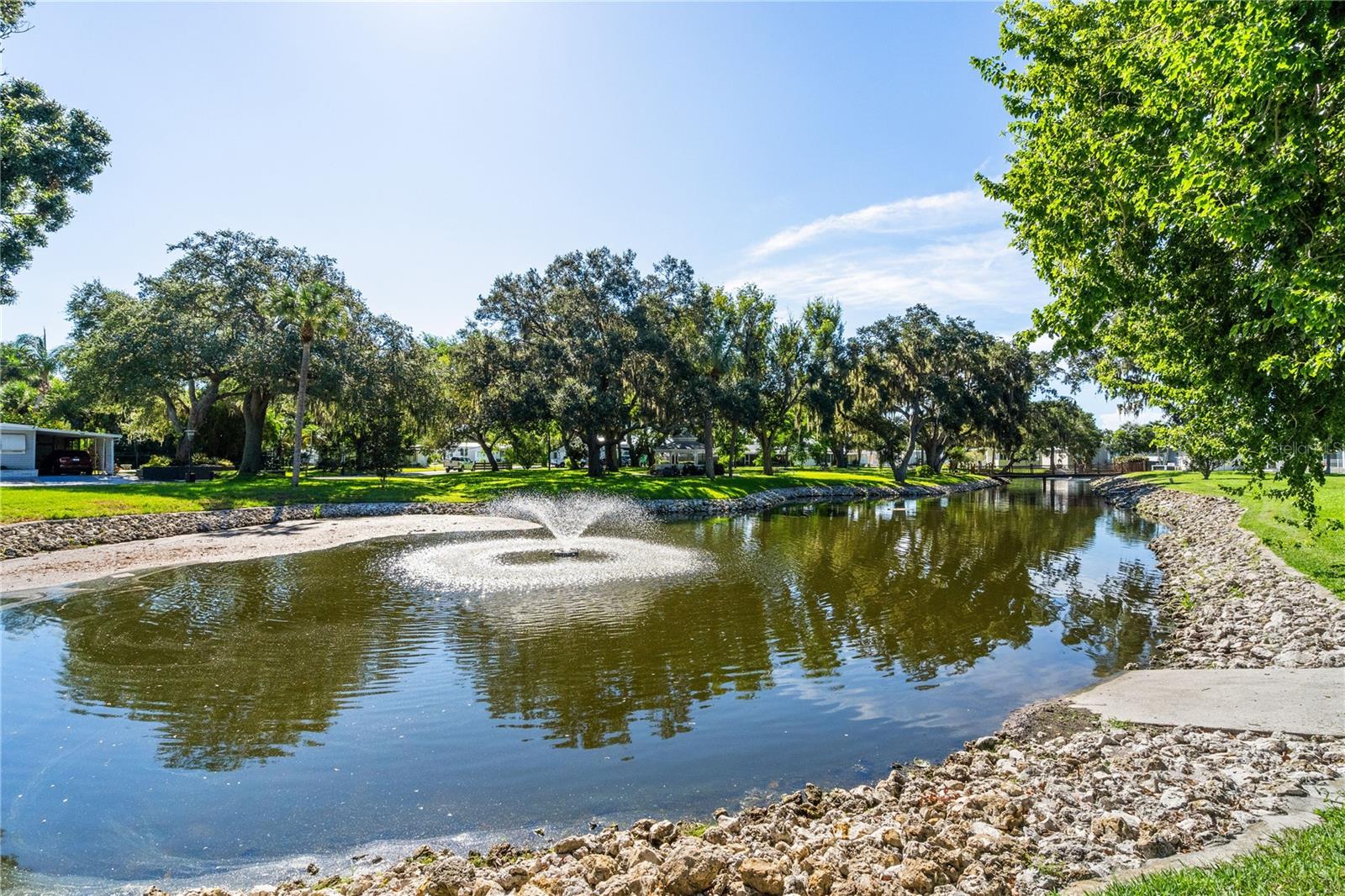 Image 32 of 42 For 206 Oakwood Boulevard W