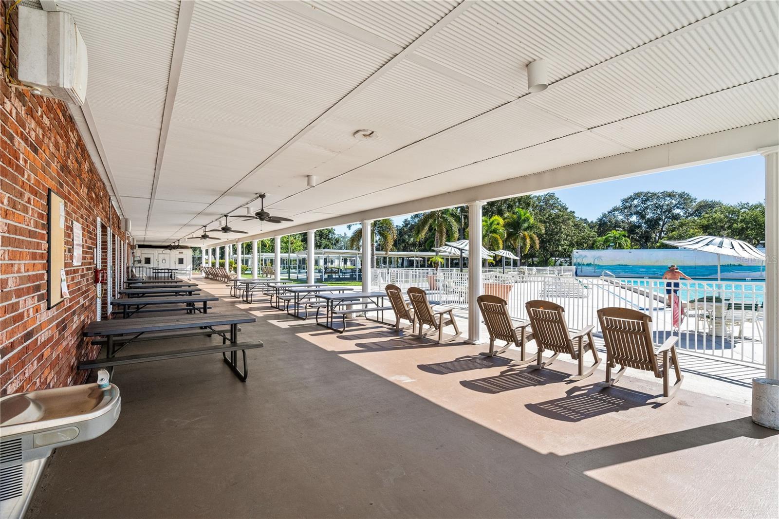 Image 34 of 42 For 206 Oakwood Boulevard W