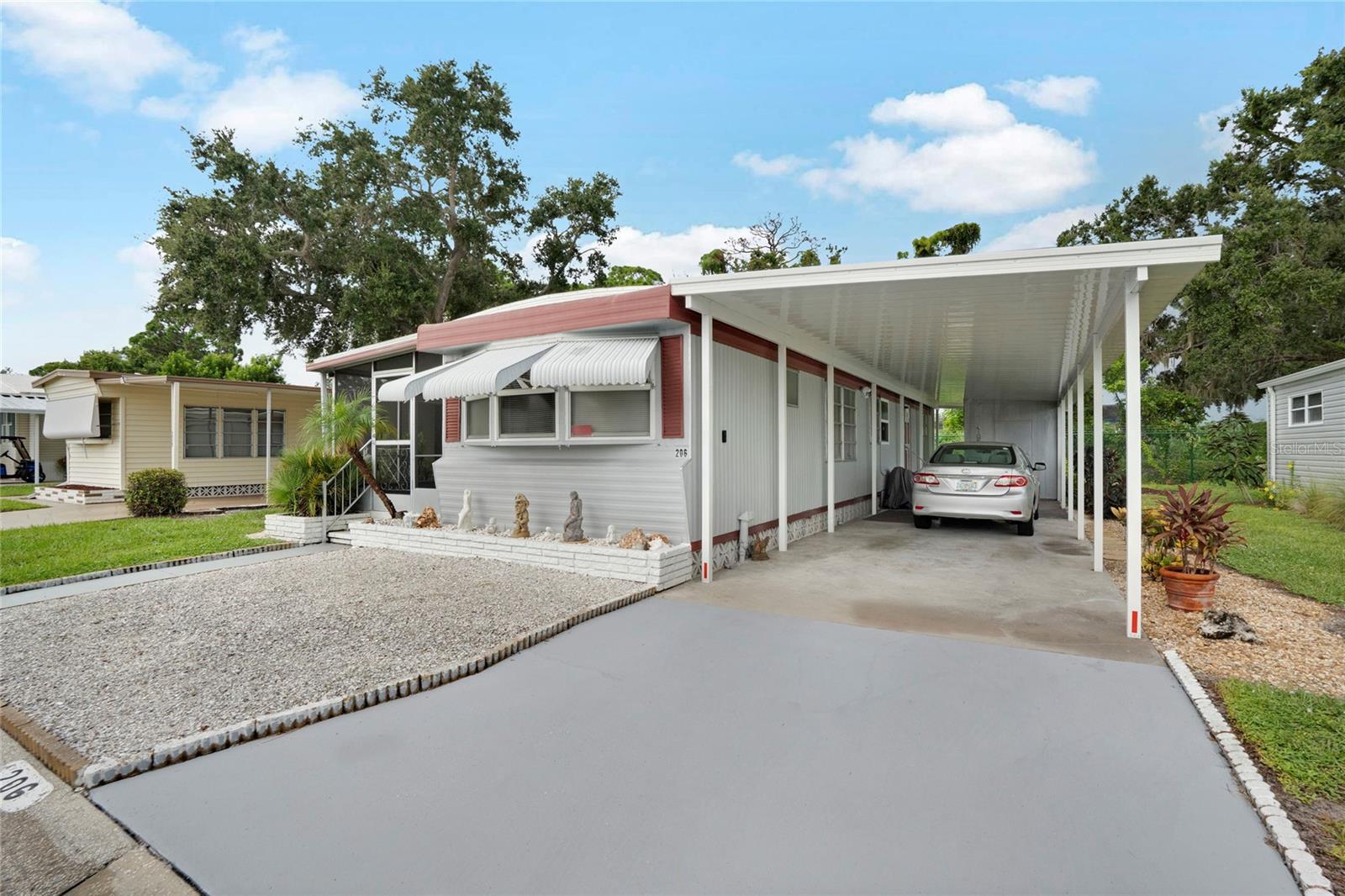 Image 40 of 42 For 206 Oakwood Boulevard W