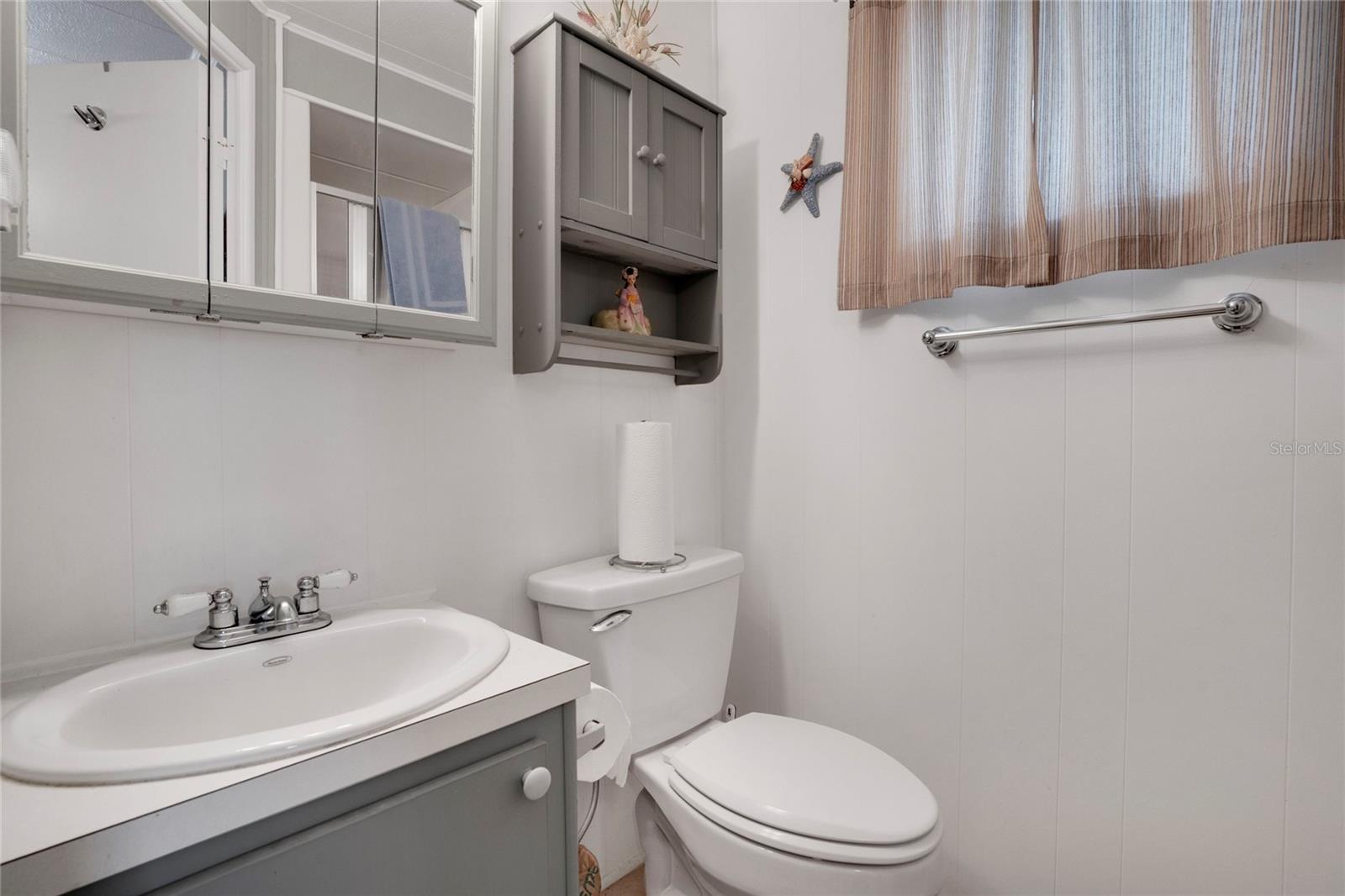 Image 8 of 42 For 206 Oakwood Boulevard W