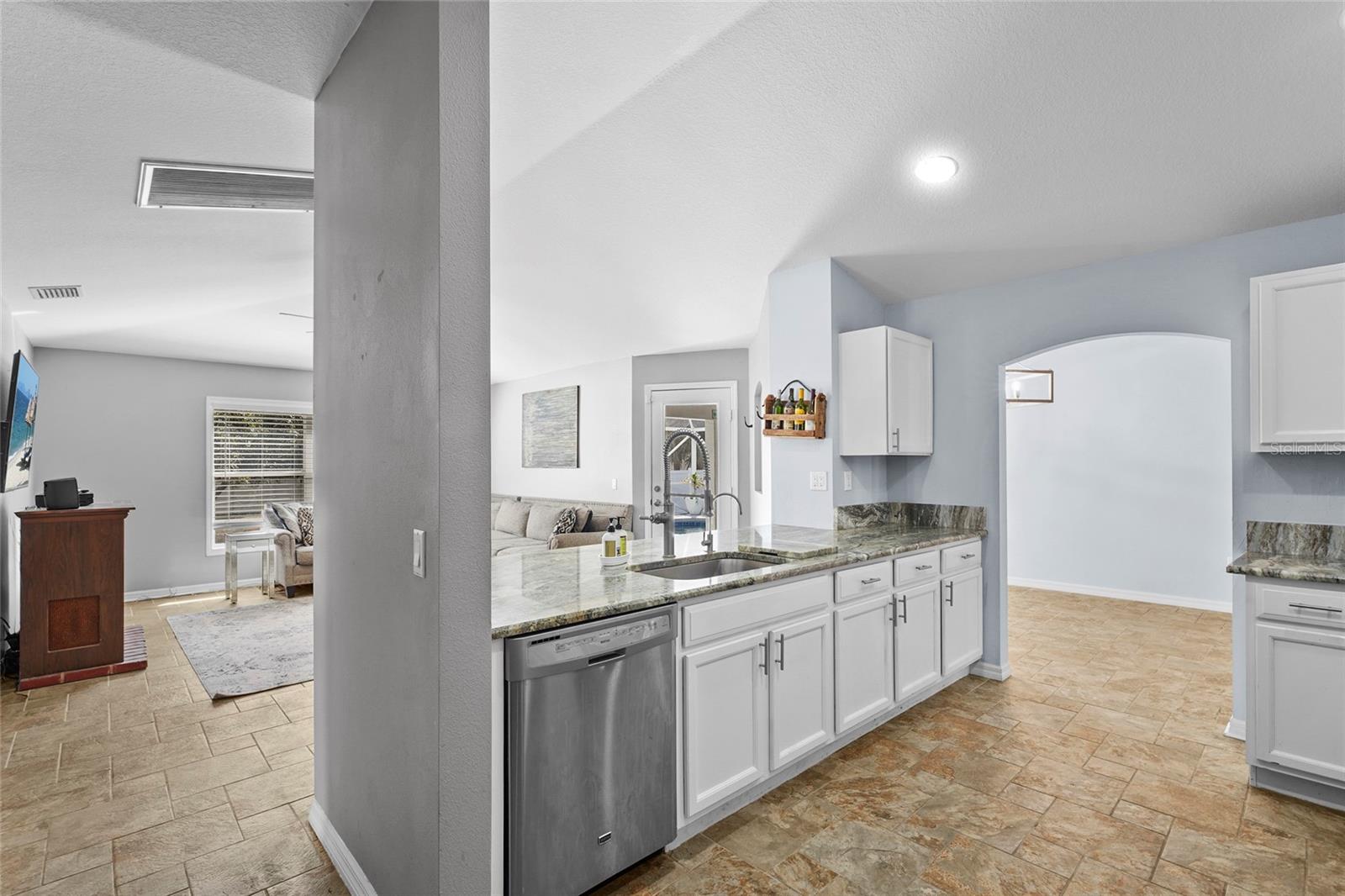 Image 13 of 39 For 15105 Gulistan Avenue