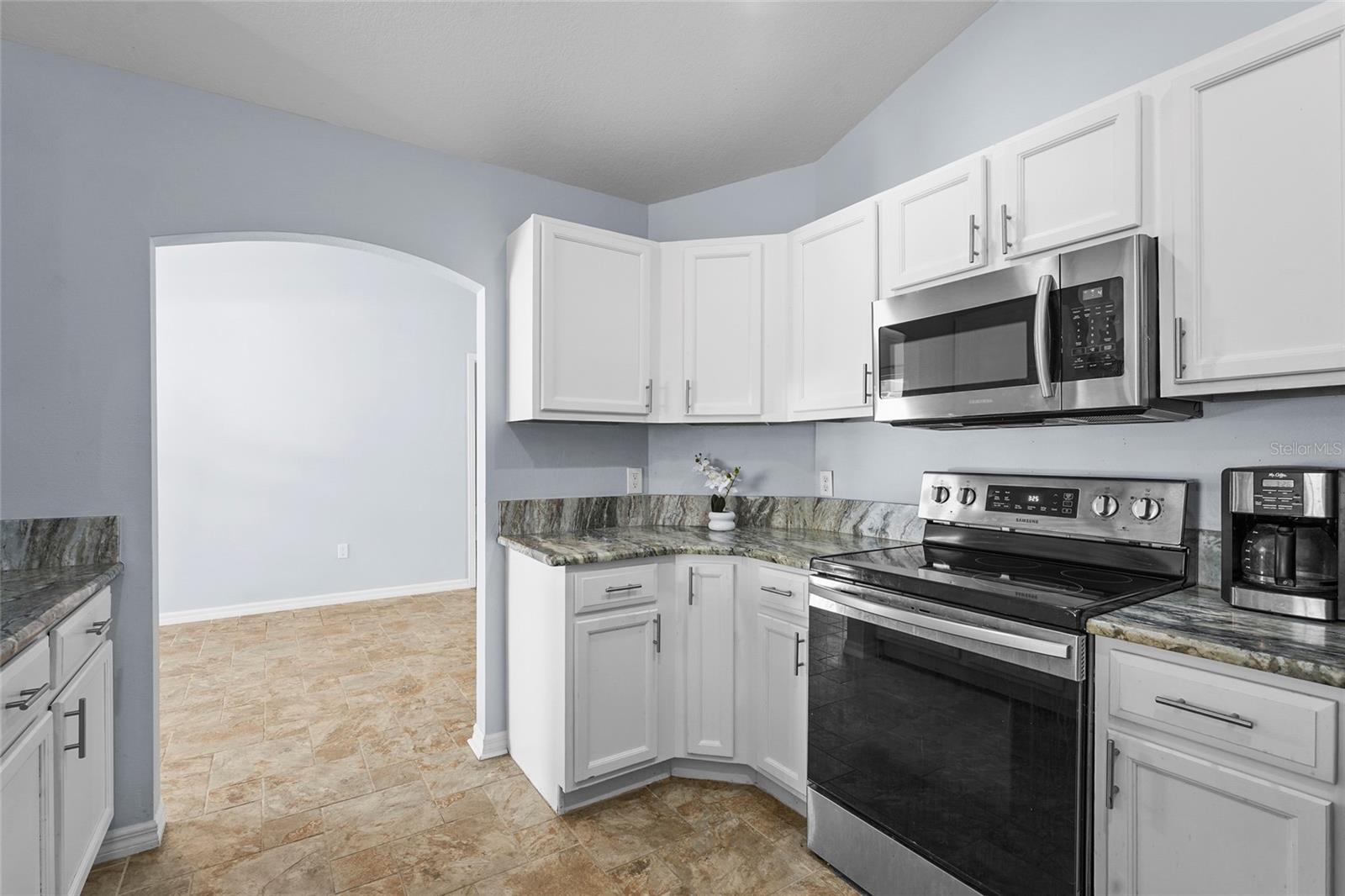 Image 14 of 39 For 15105 Gulistan Avenue