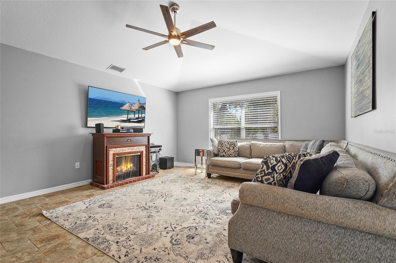 Image 16 of 39 For 15105 Gulistan Avenue