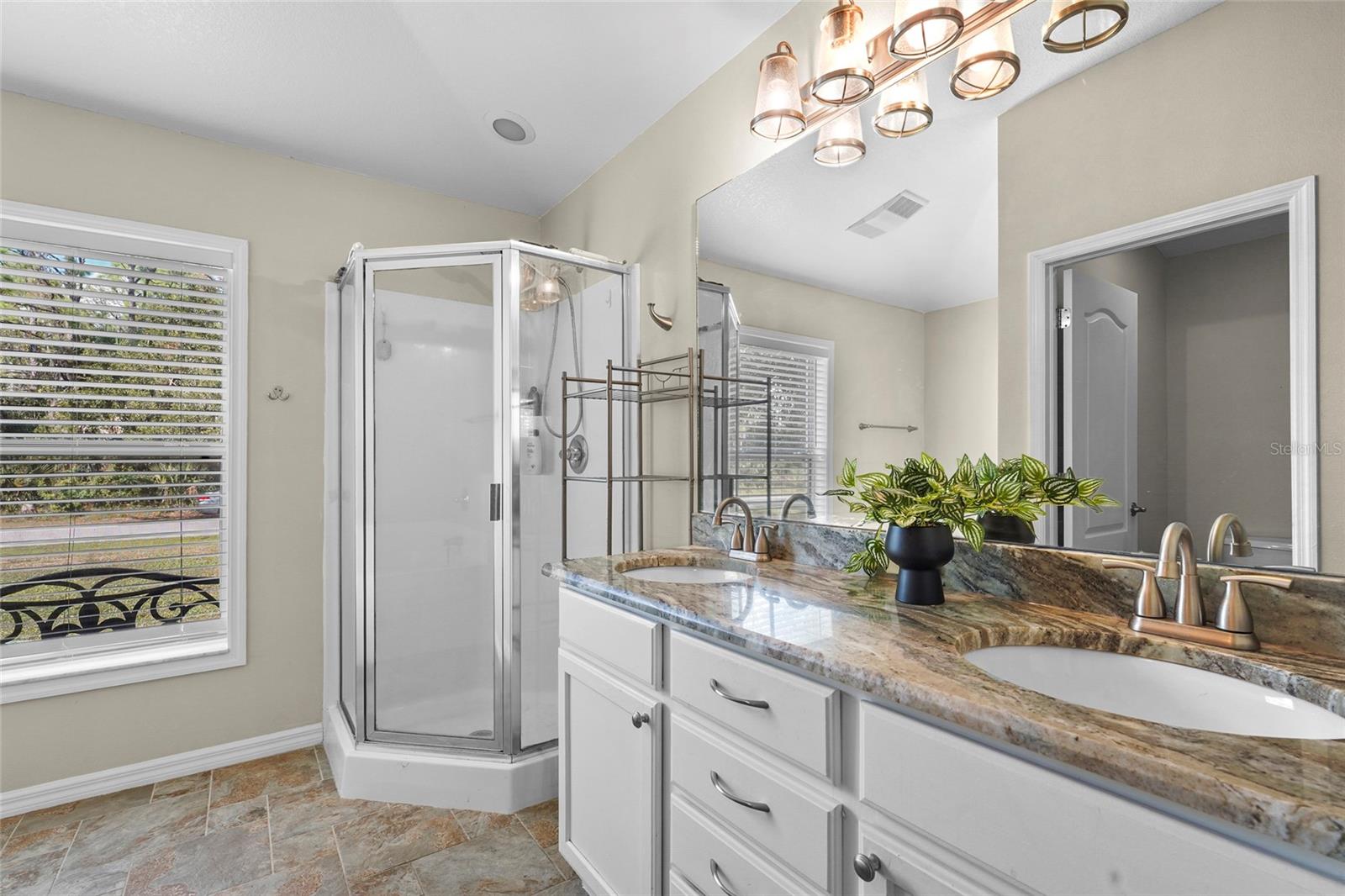 Image 18 of 39 For 15105 Gulistan Avenue